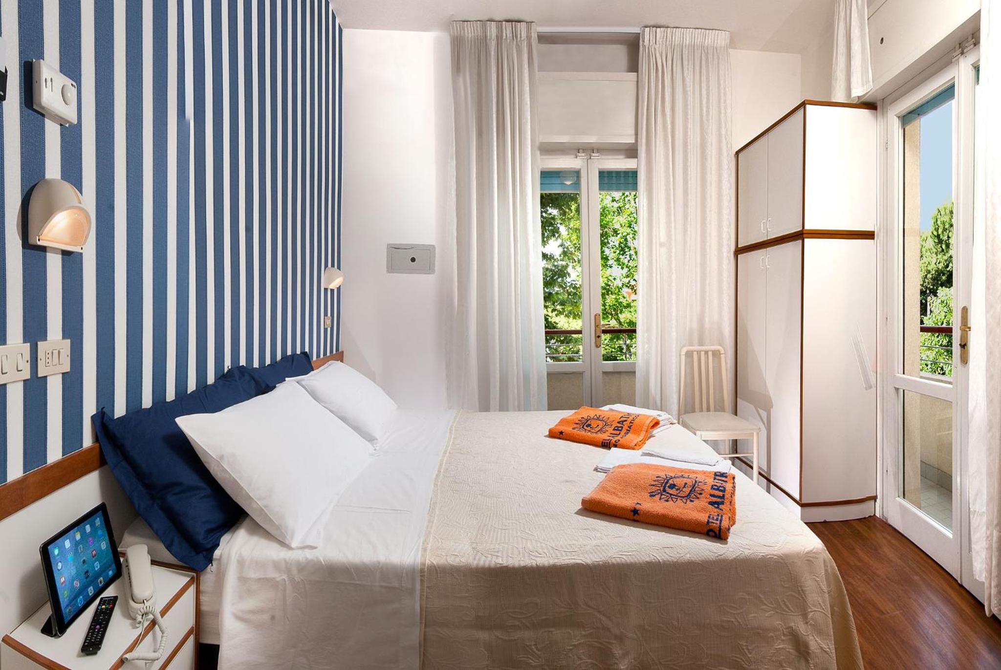 Double or Twin Room with Balcony - Photo 4