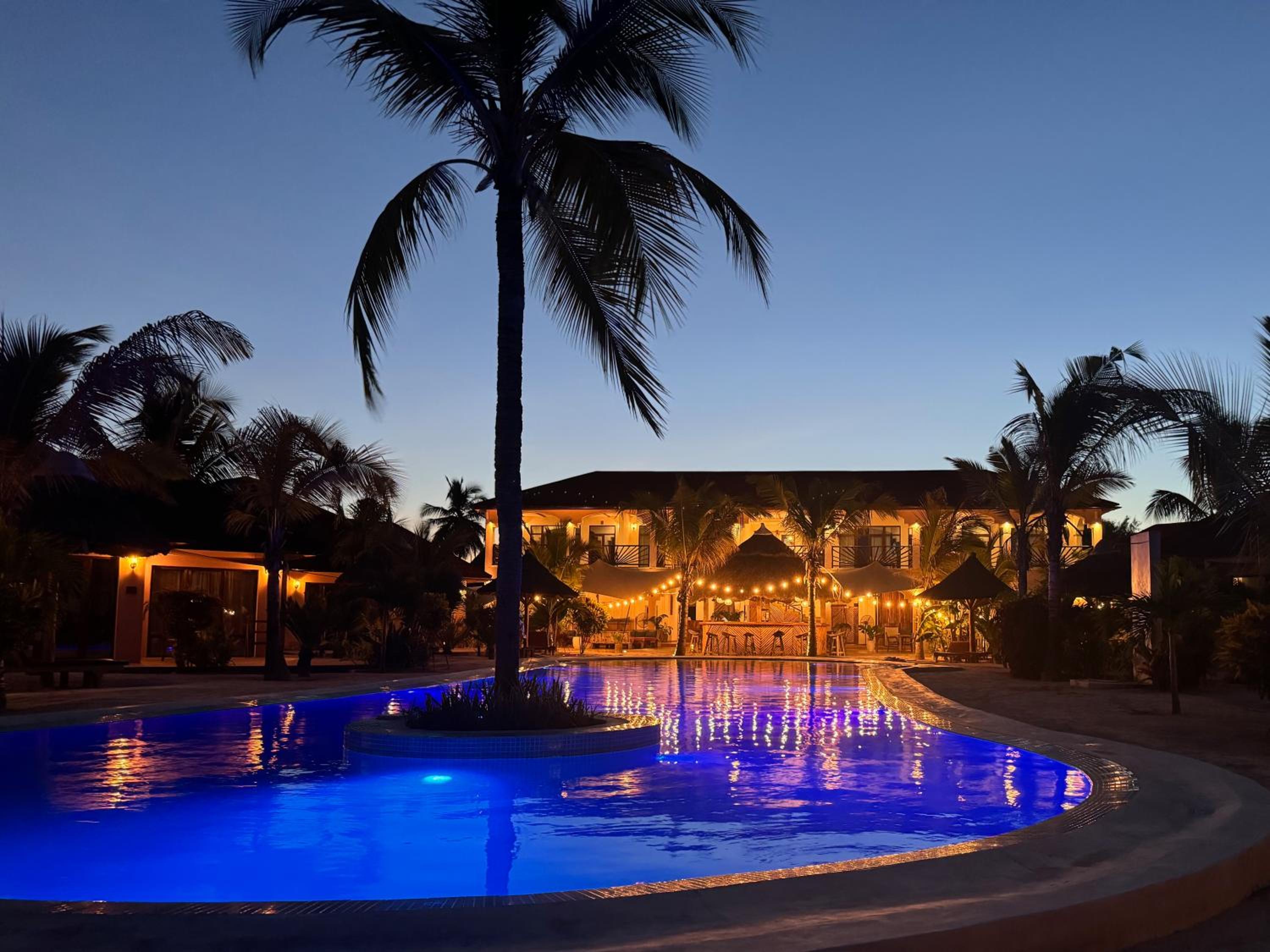 Suite with Pool View - Photo 16