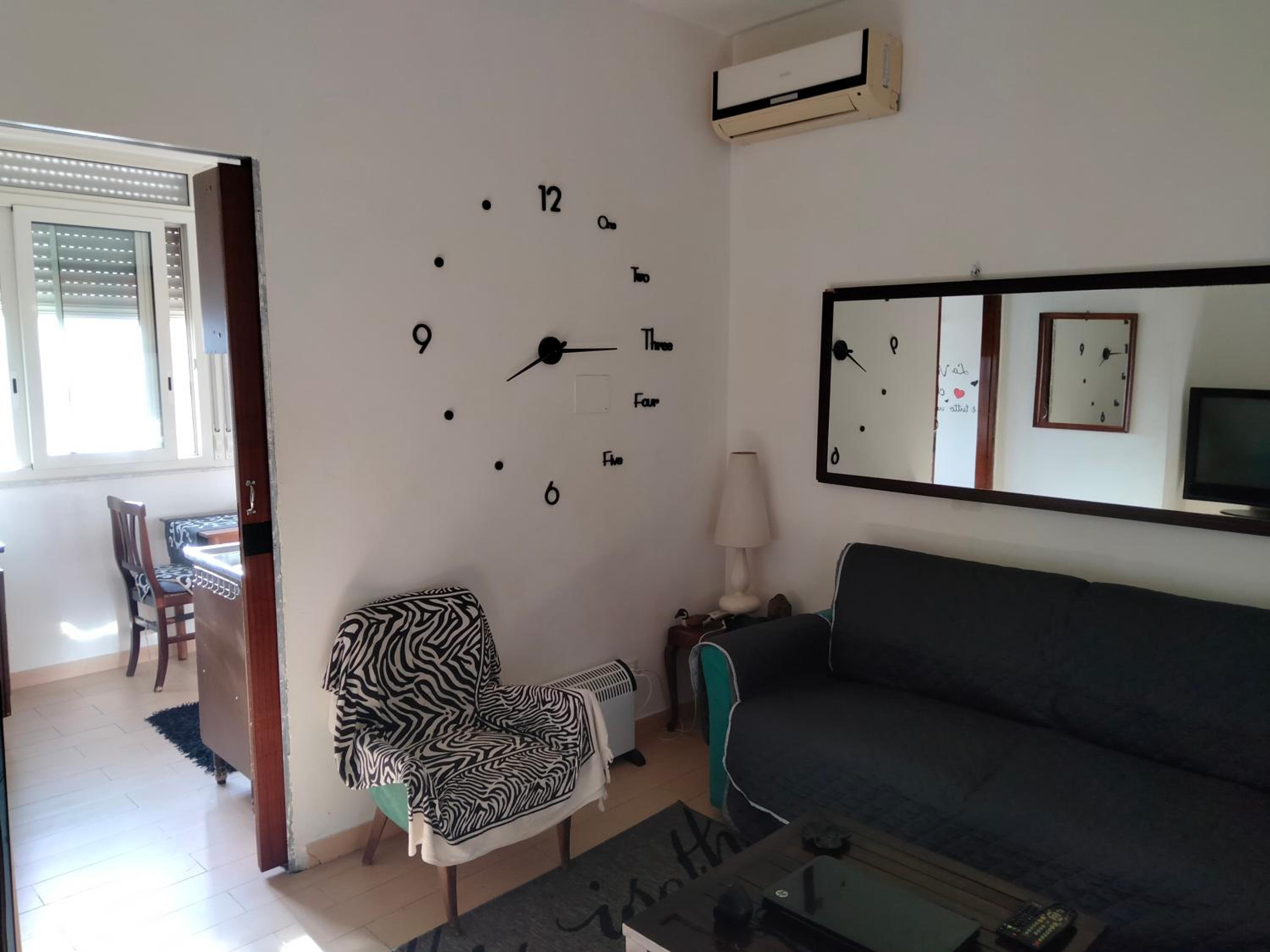 One-Bedroom Apartment - Photo 8