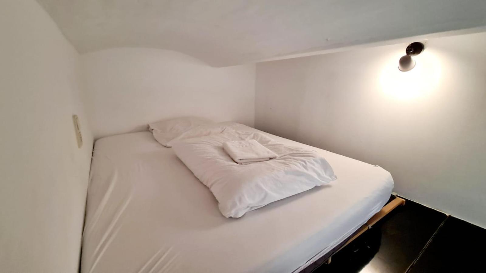 Basic Triple Room with Shared Bathroom photo 3