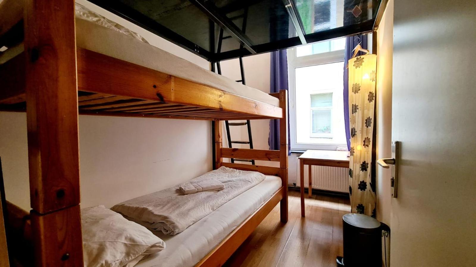 Basic Triple Room with Shared Bathroom photo 1