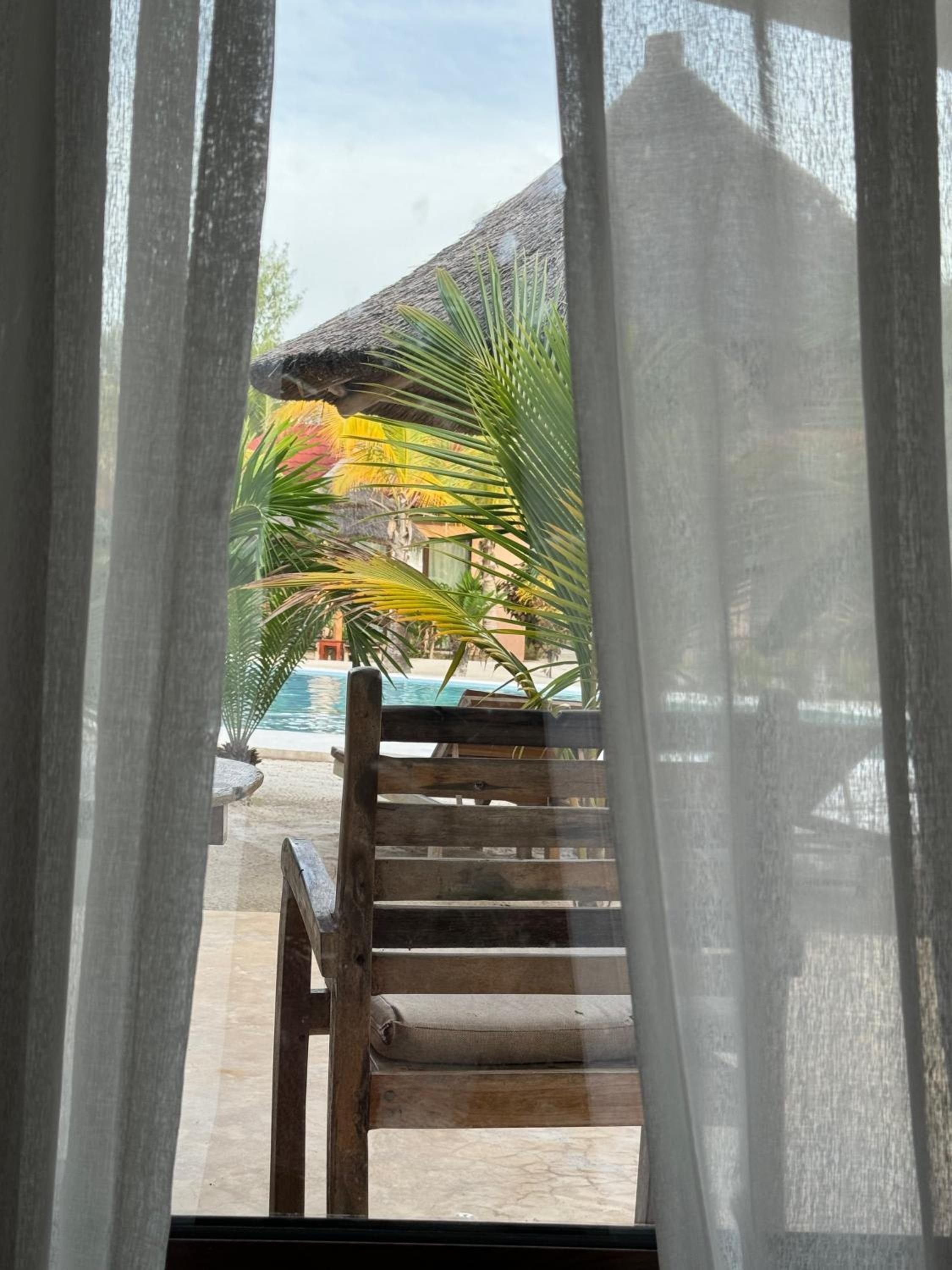 Suite with Pool View - Photo 17