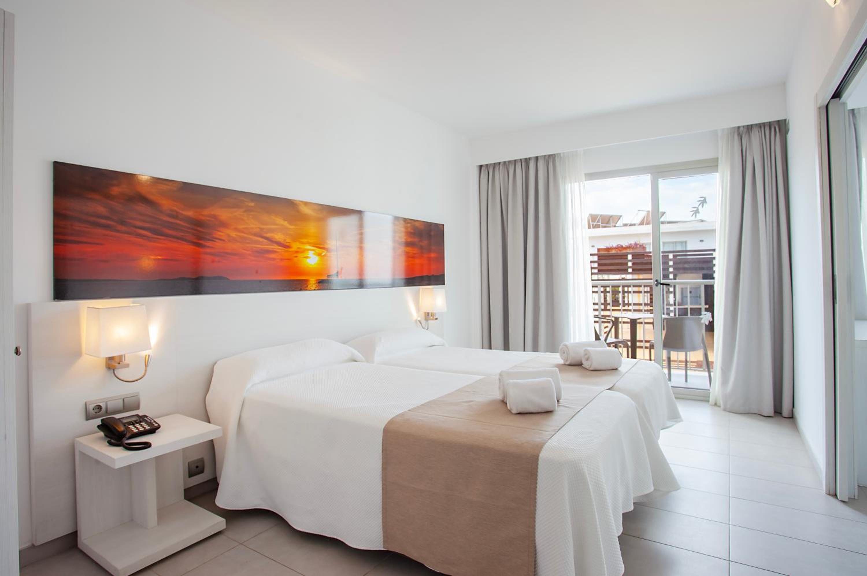 Standard Quadruple Room - Photo 12
