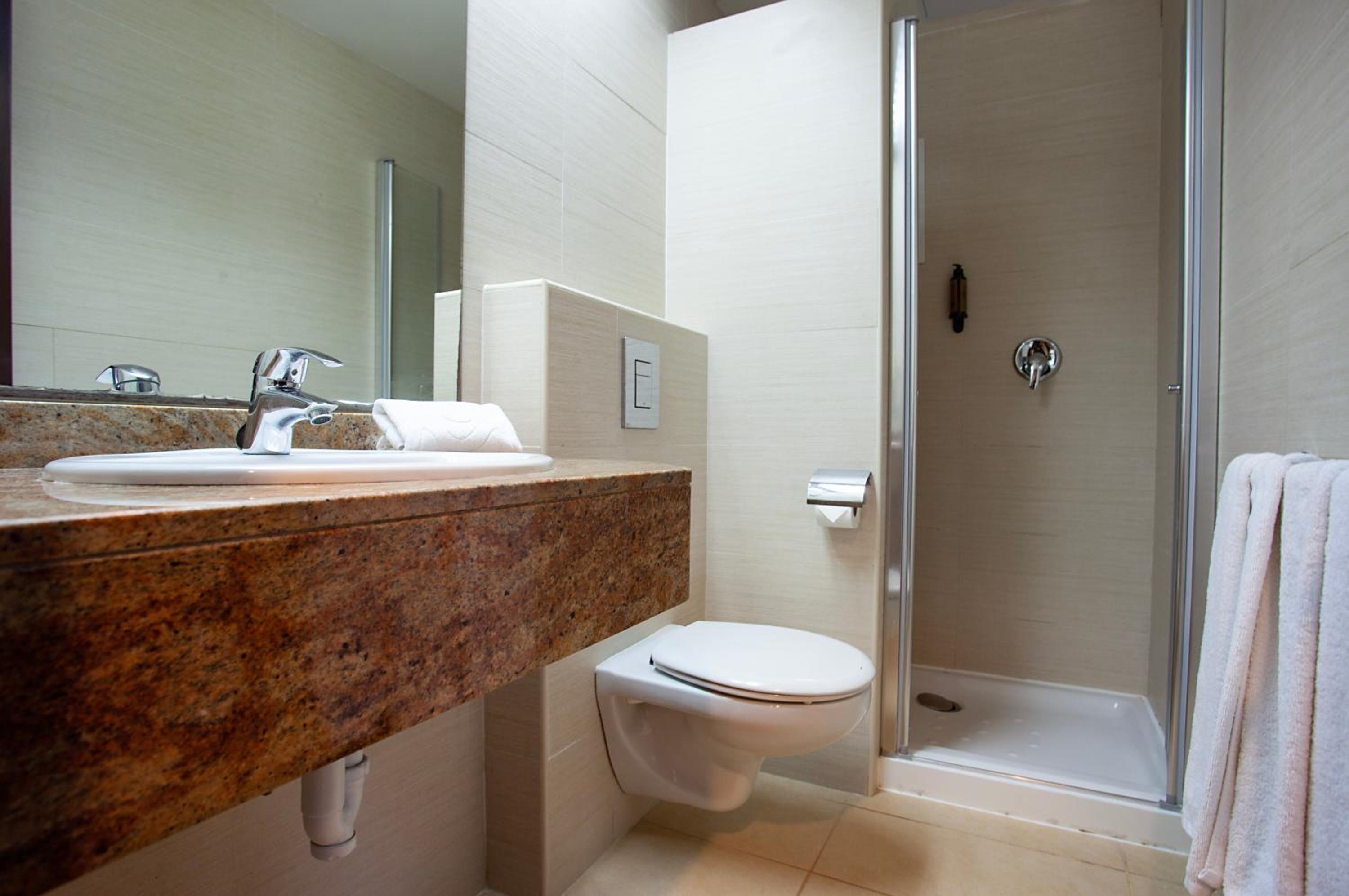 Standard Quadruple Room - Photo 19