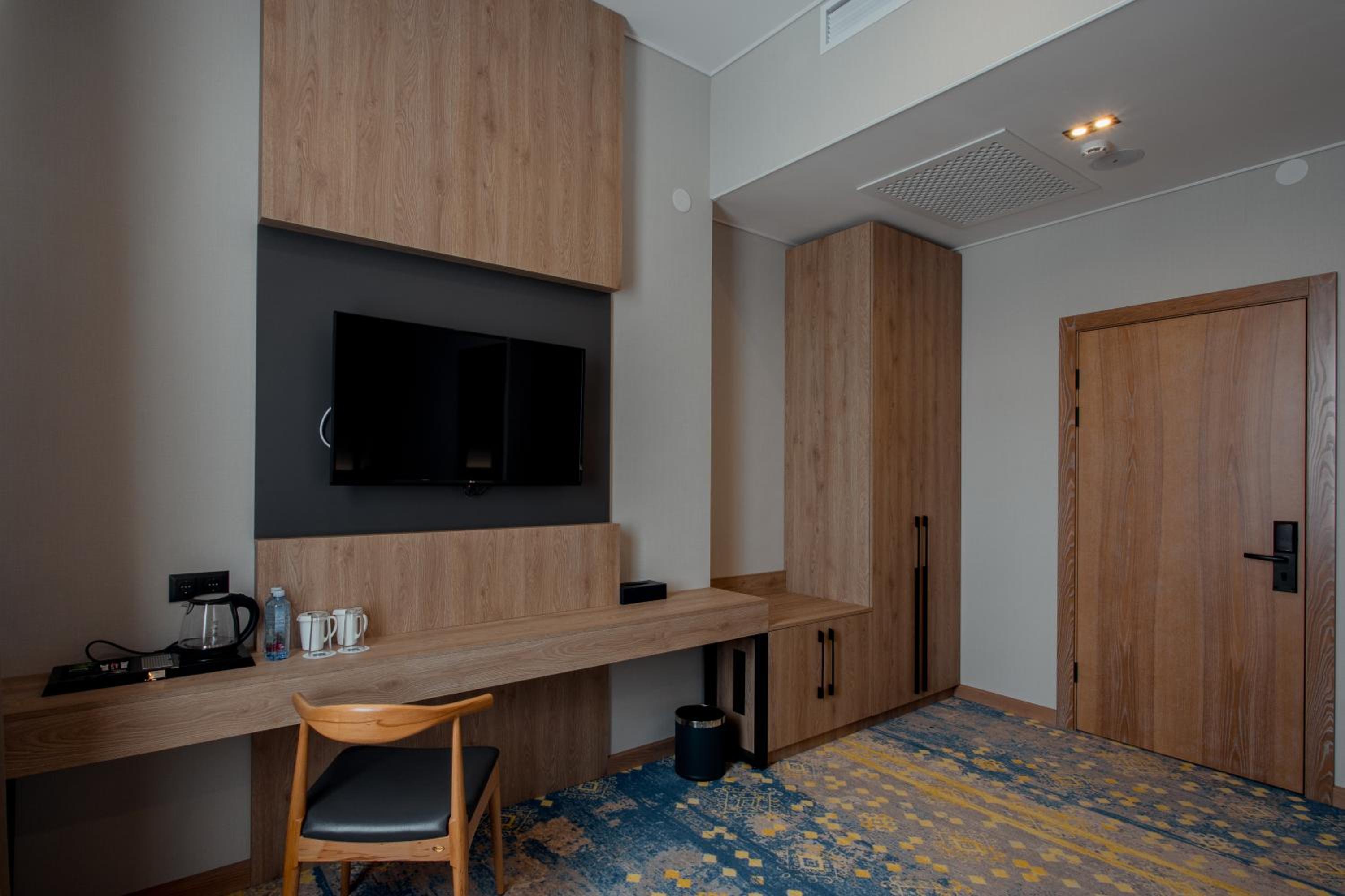 Standard King Room photo 1