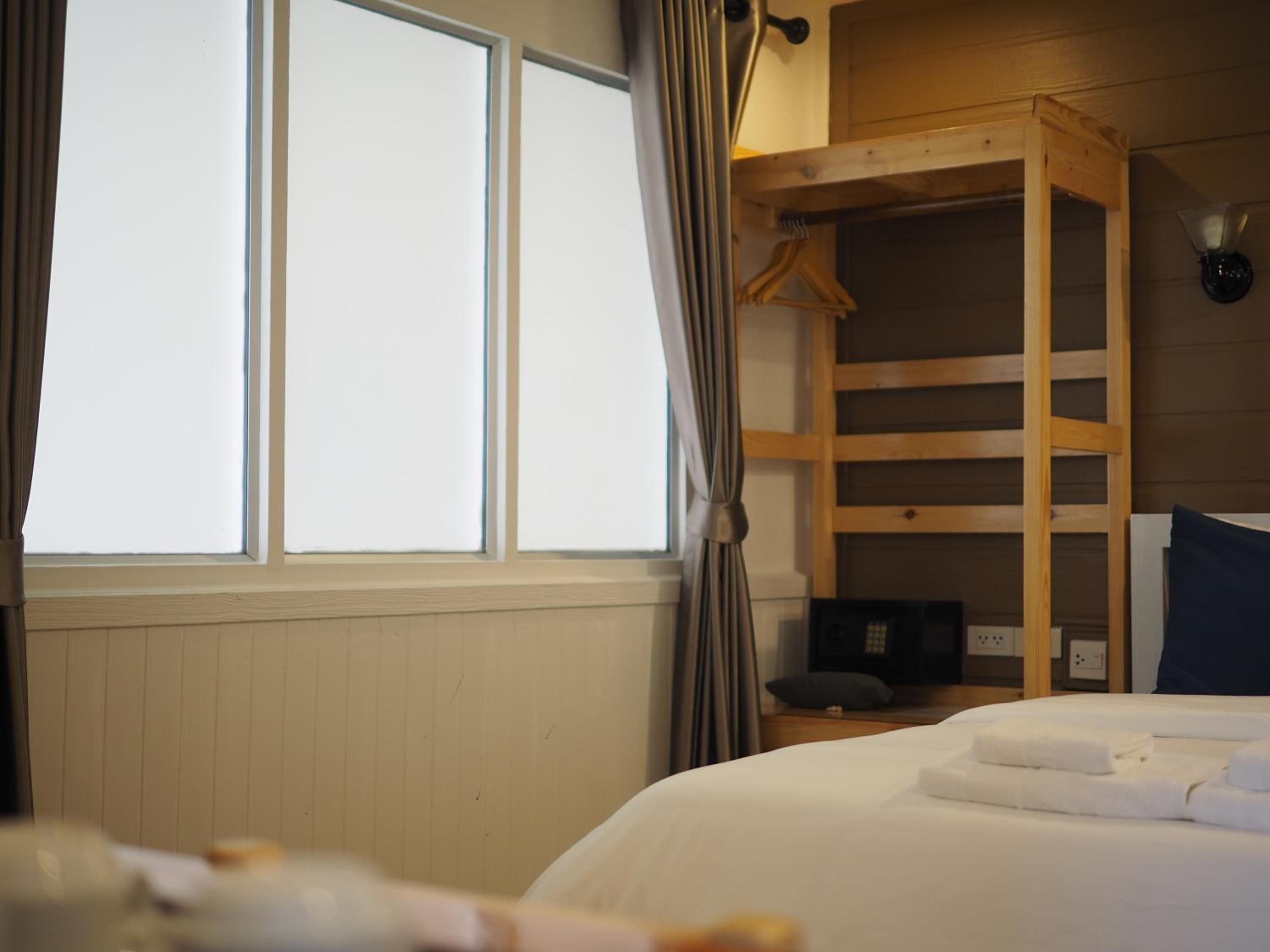 Standard Queen Room