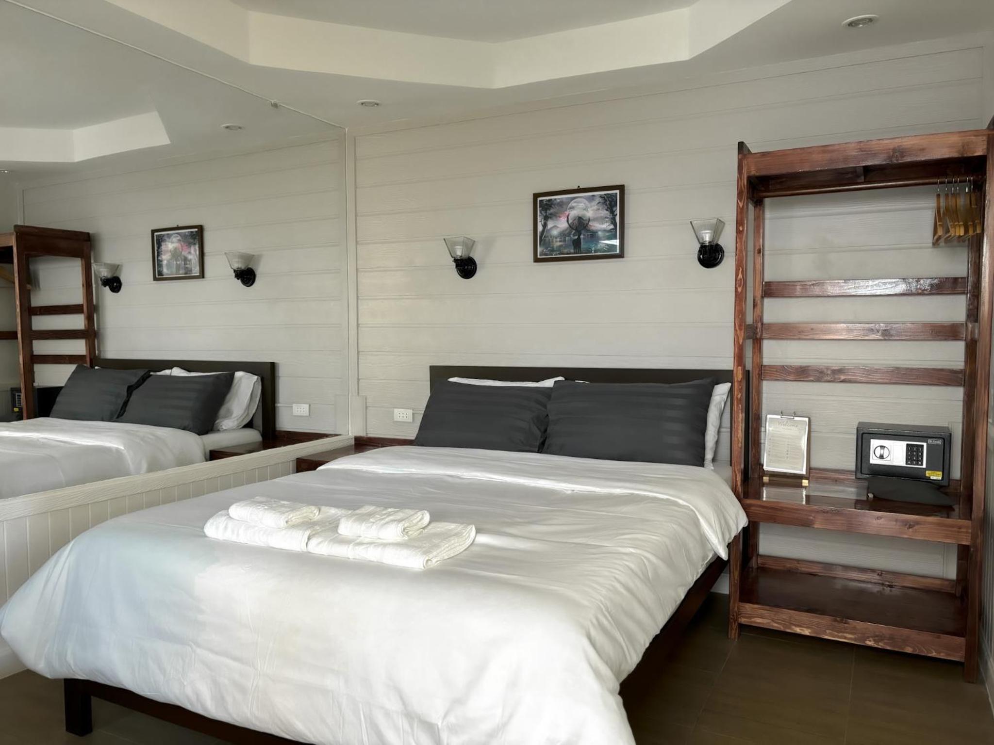 Standard Queen Room photo 3