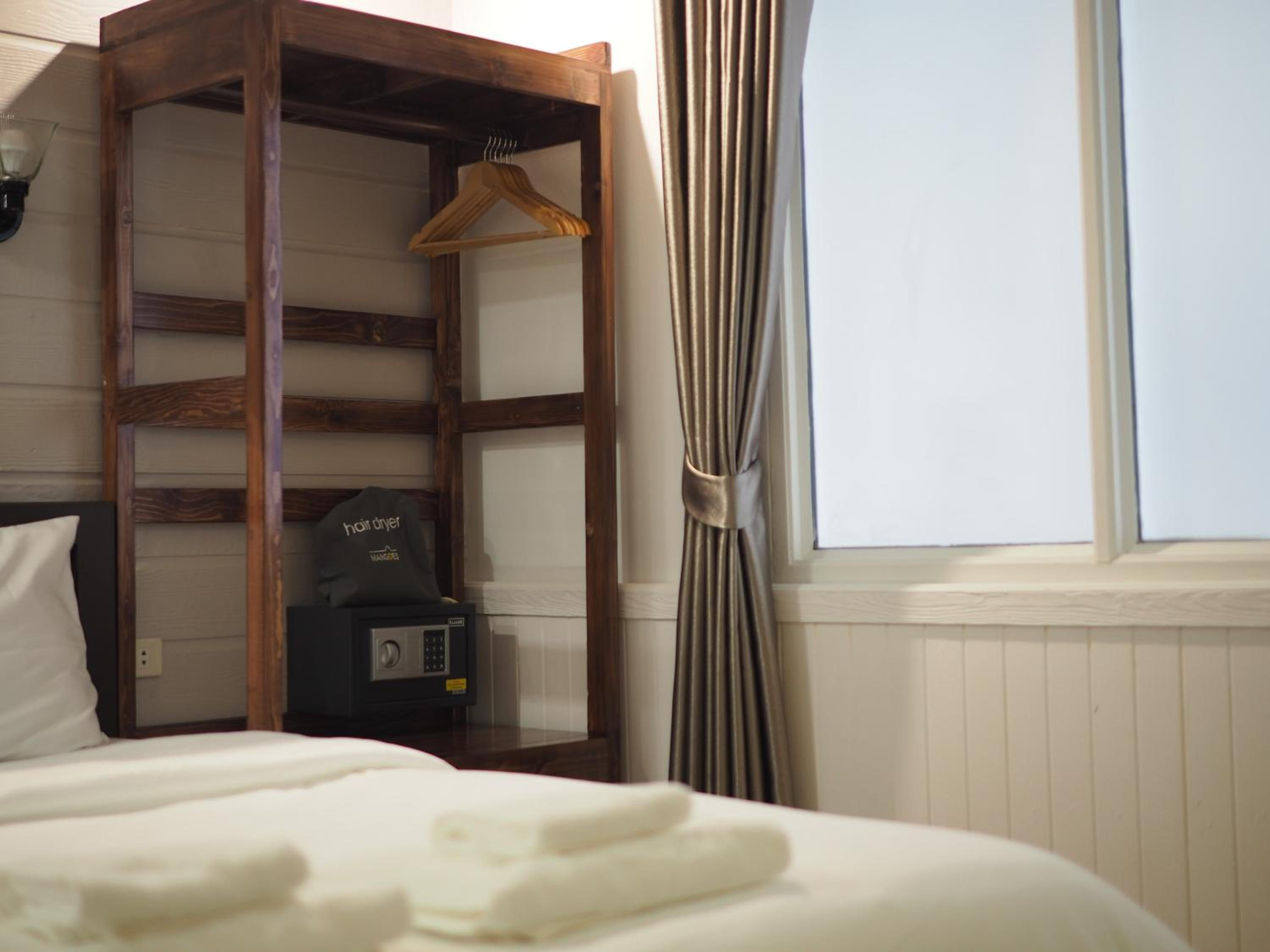Standard Queen Room photo 2