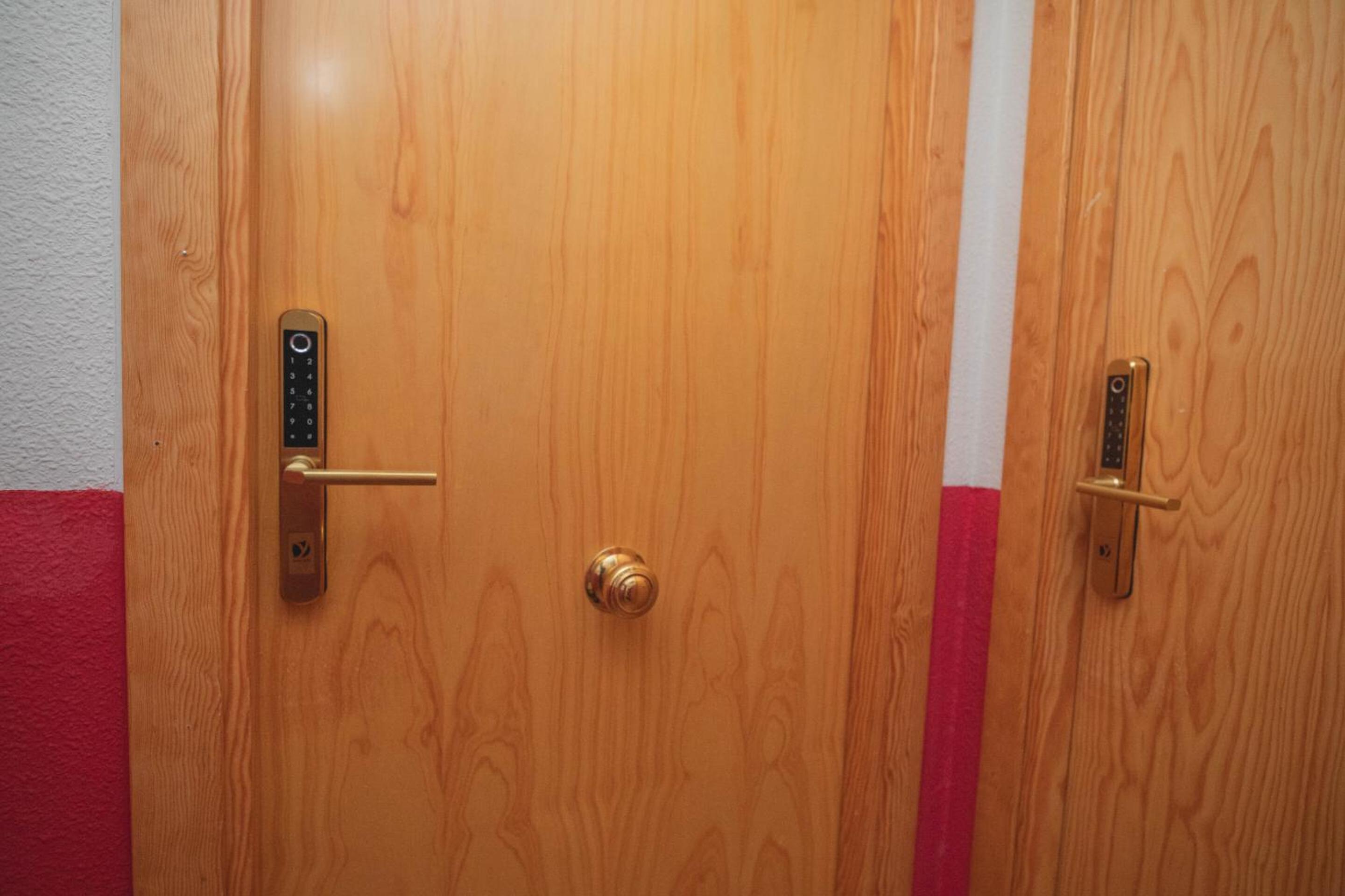 Single Room with Private Bathroom photo 2