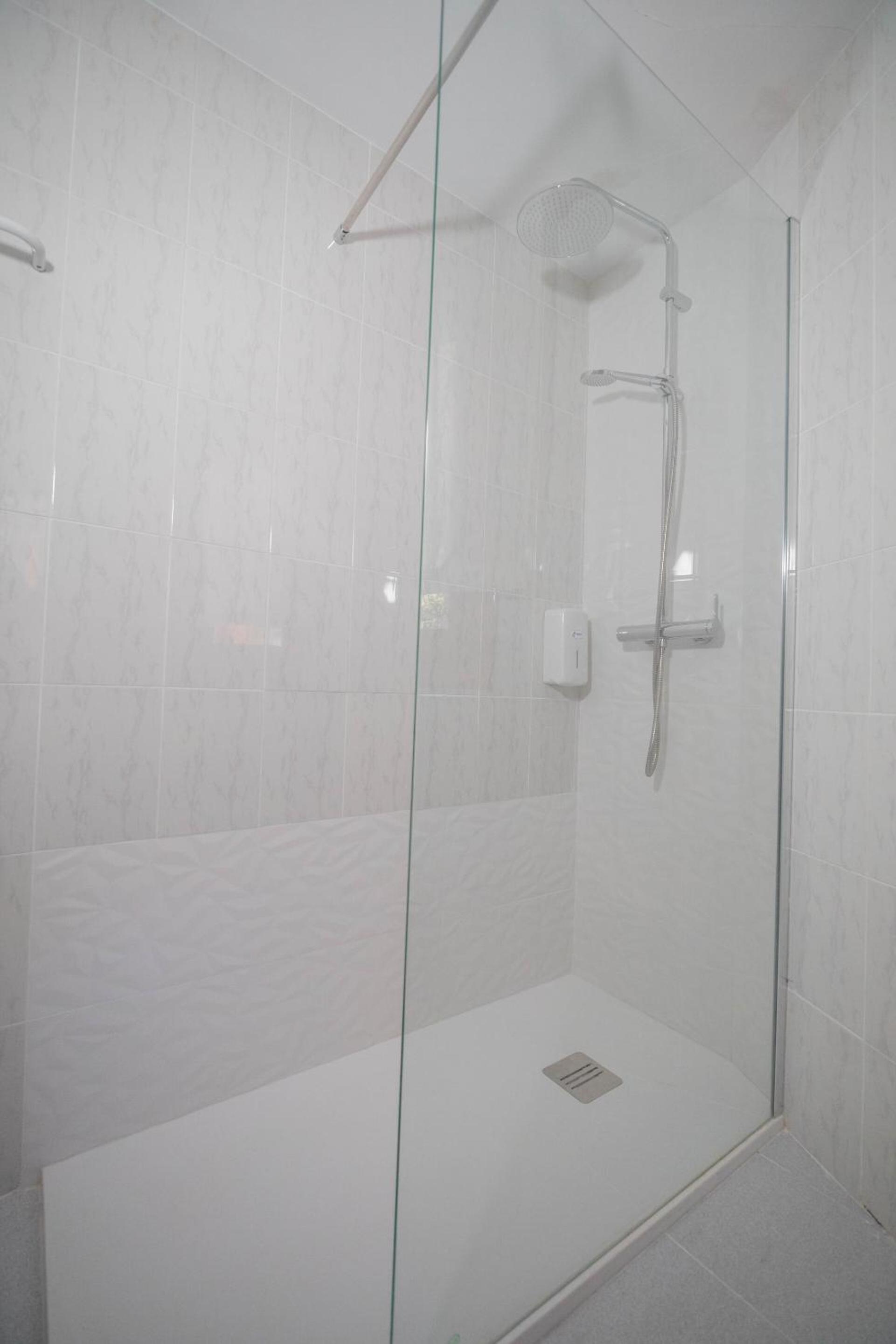 Single Room with Private Bathroom photo 3