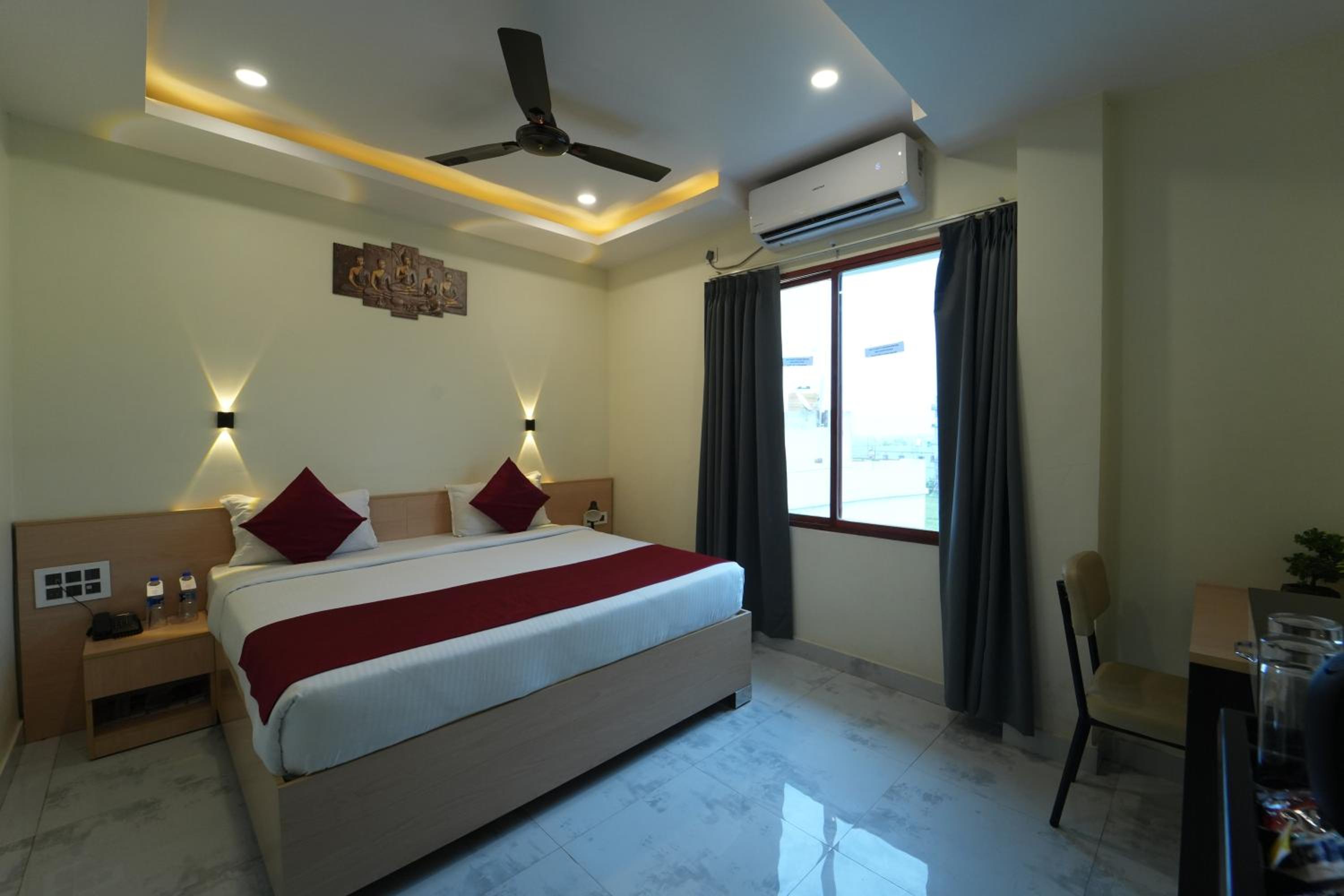 Deluxe Room - Photo 5
