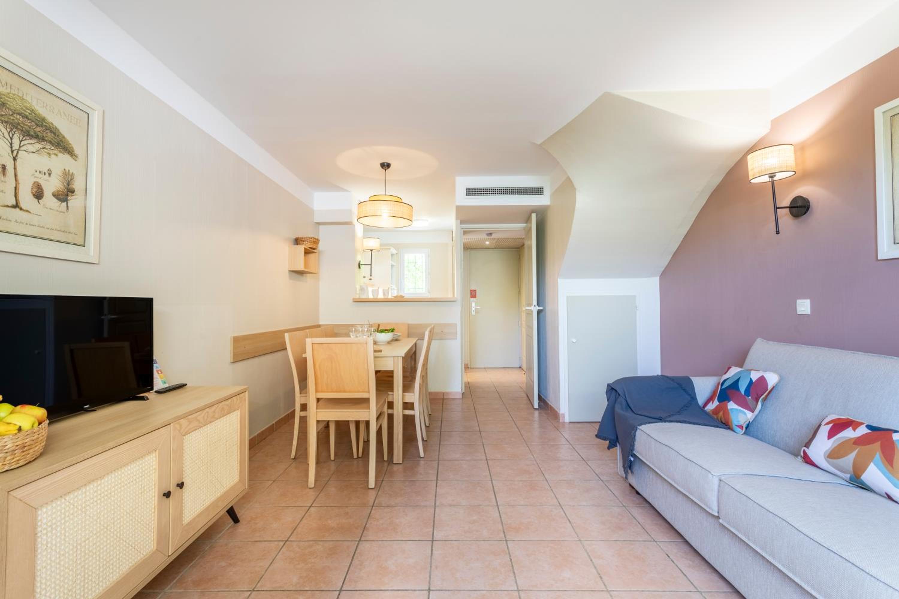 Two-Bedroom Triplex House with Sleeping Alcove, Air Conditioning and Terrace (8 People)