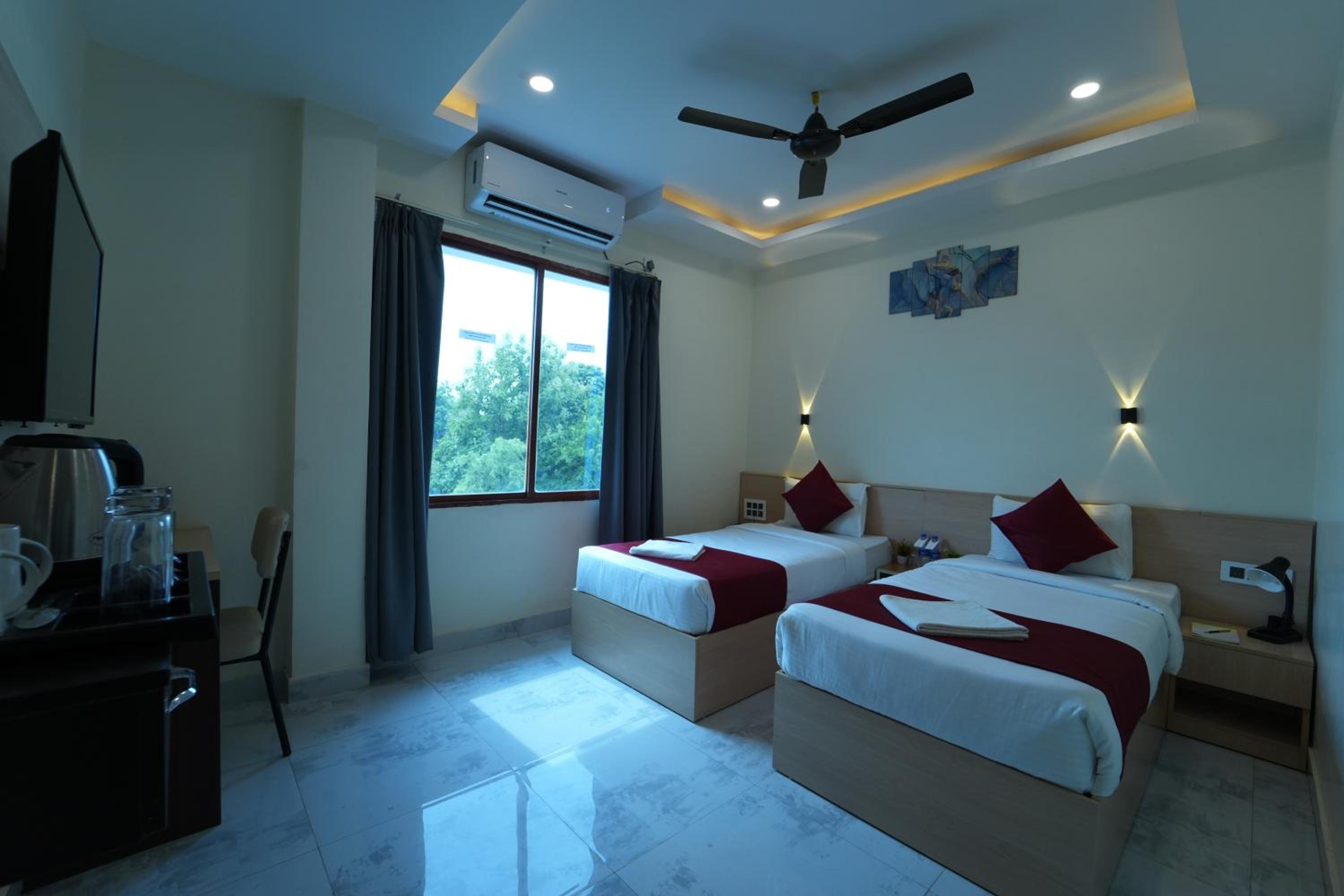 Deluxe Twin Room - Photo 8
