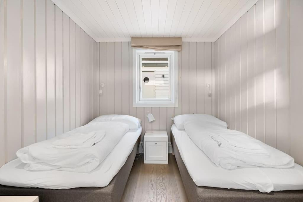 Three-Bedroom House photo 2