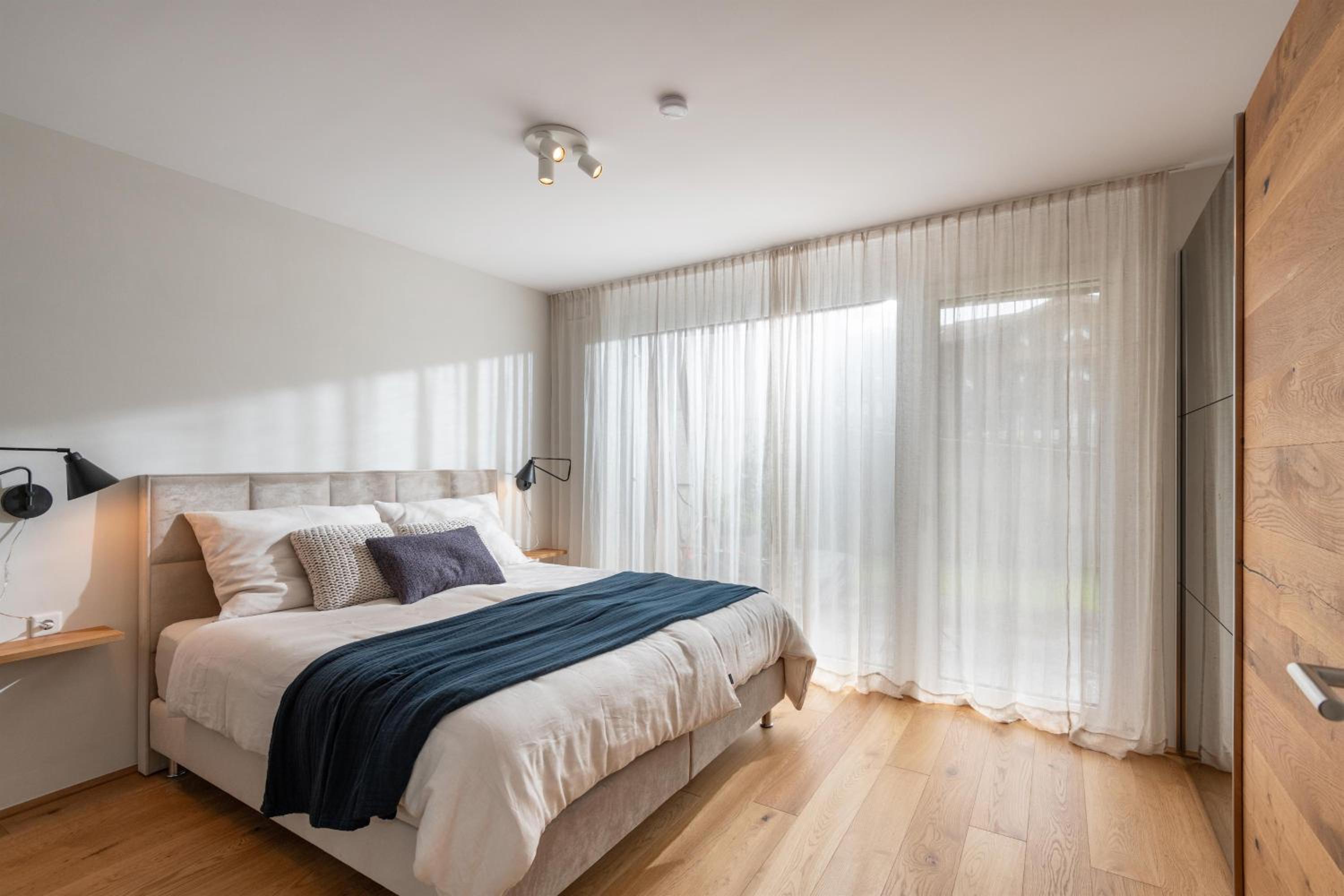 One-Bedroom Apartment with Shower photo 2