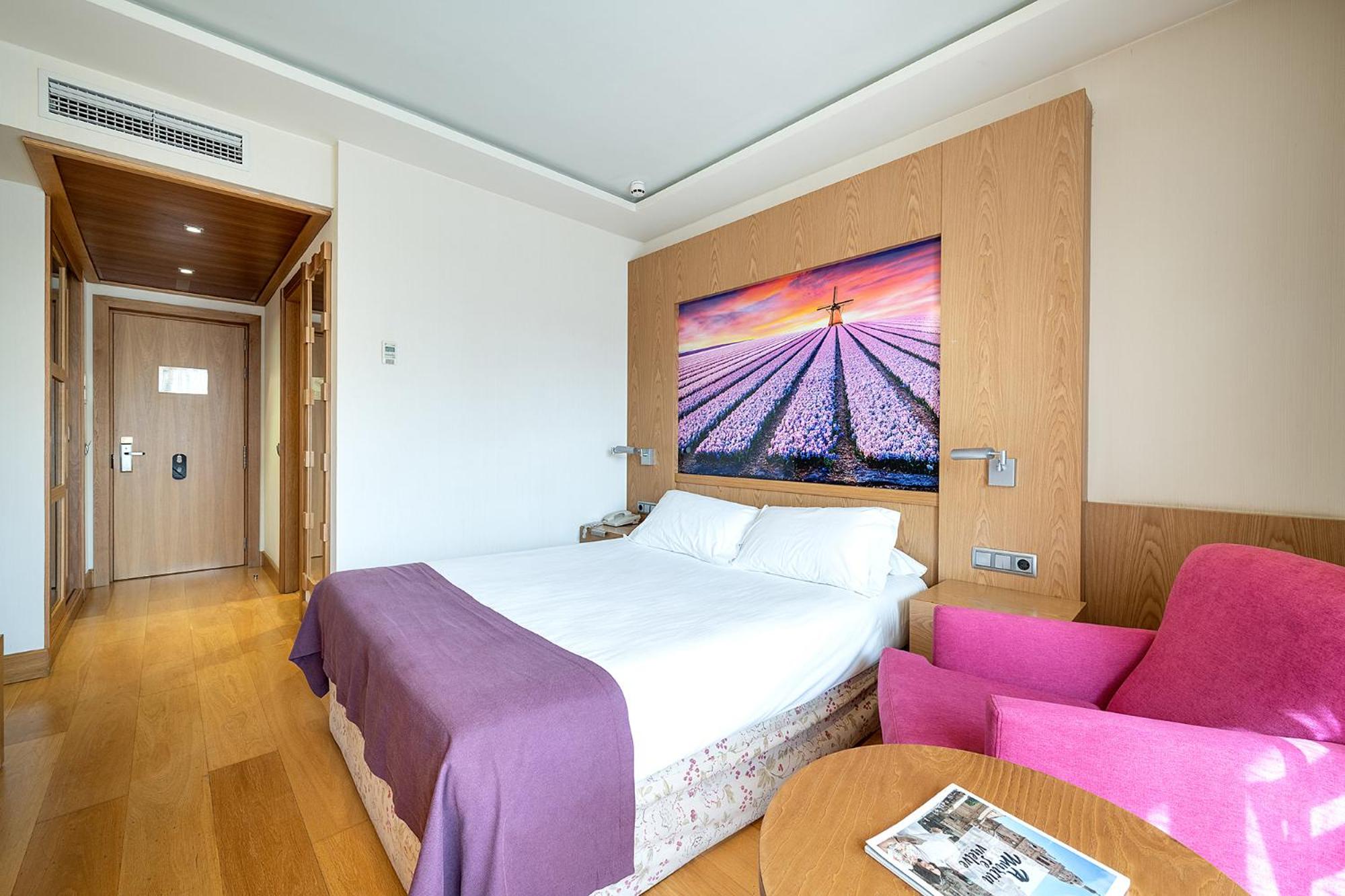 Double Room with Balcony - Photo 4