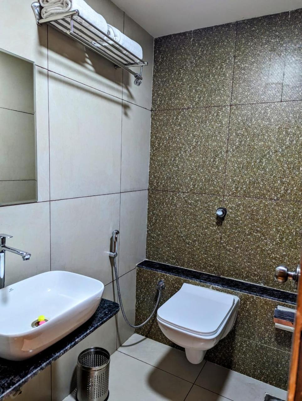 Twin Room - Photo 7
