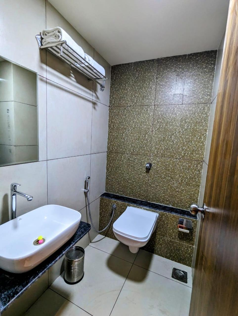 Twin Room - Photo 10