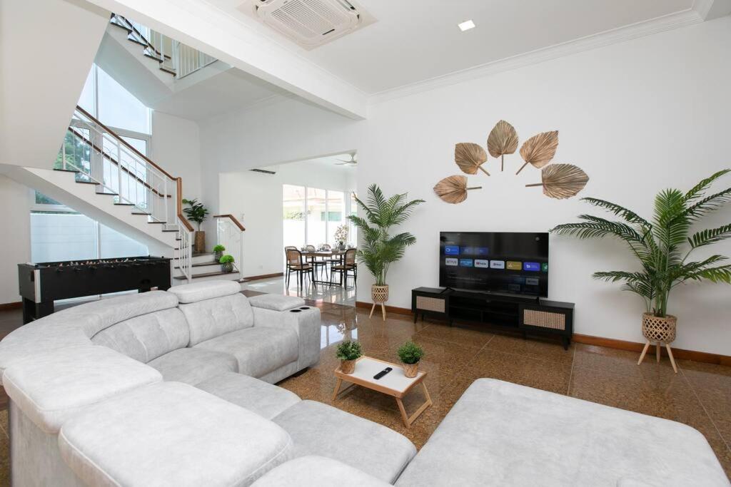 Villa photo 1
