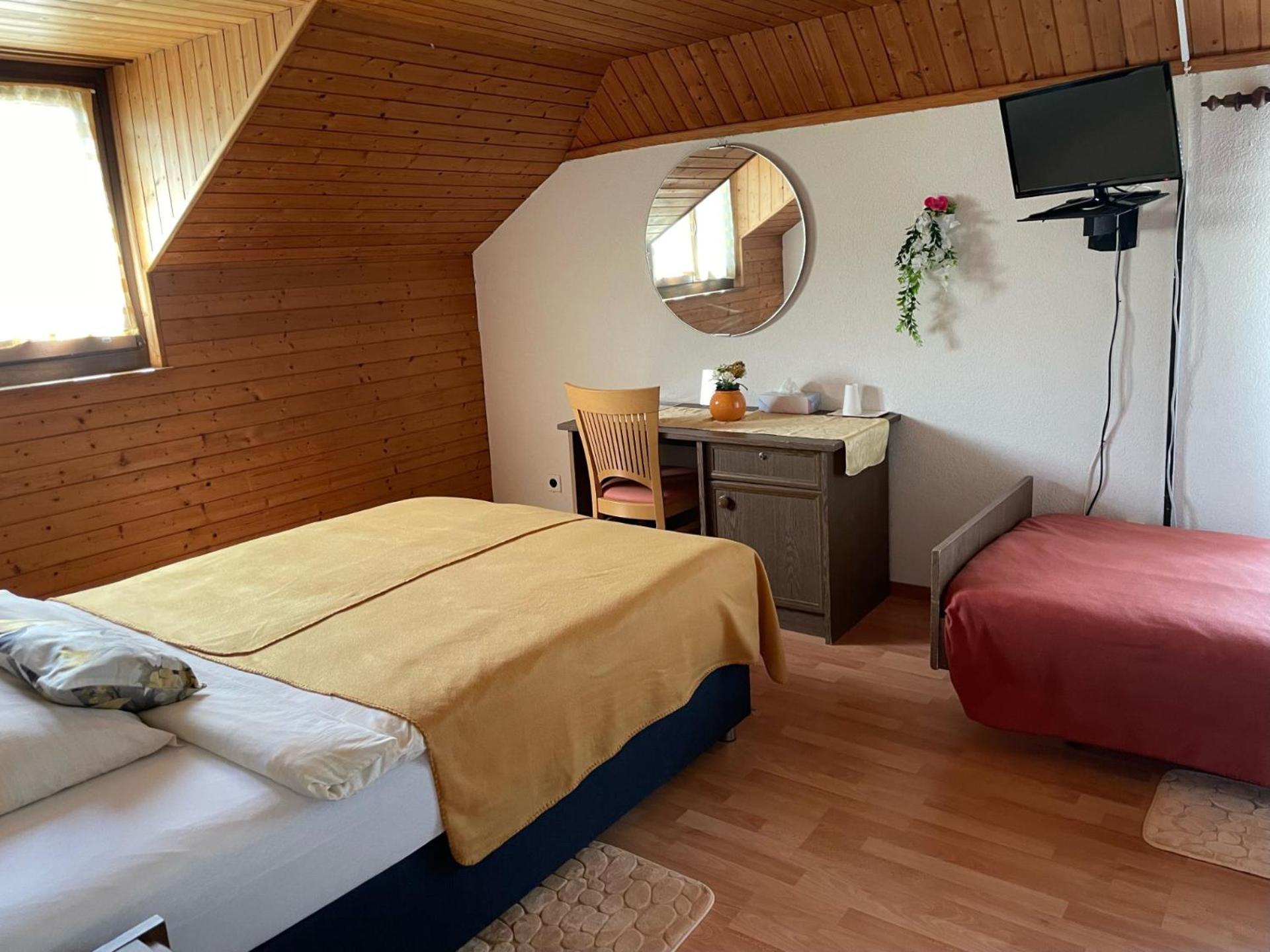 Double Room - Photo 2