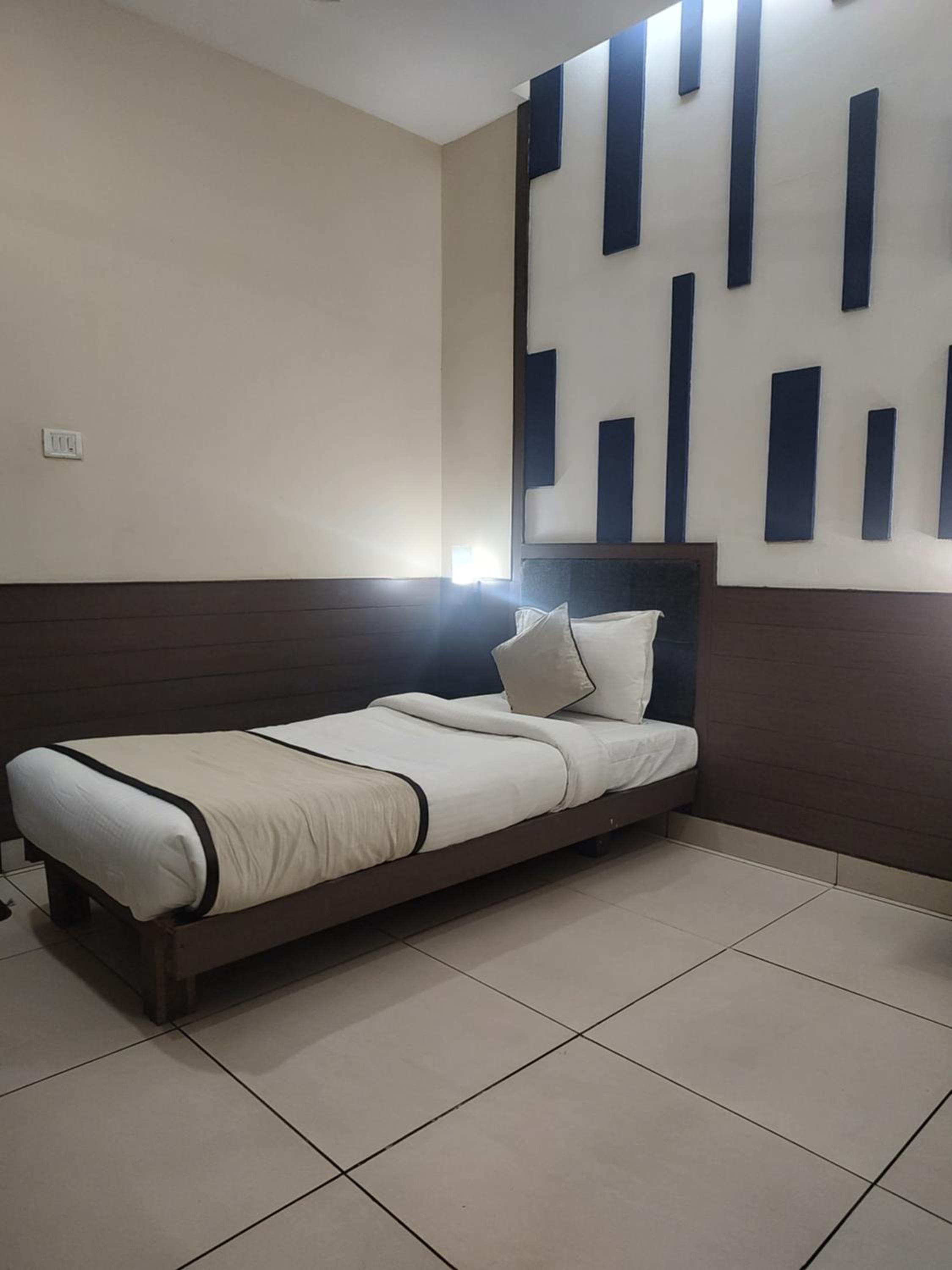Single Room photo 2