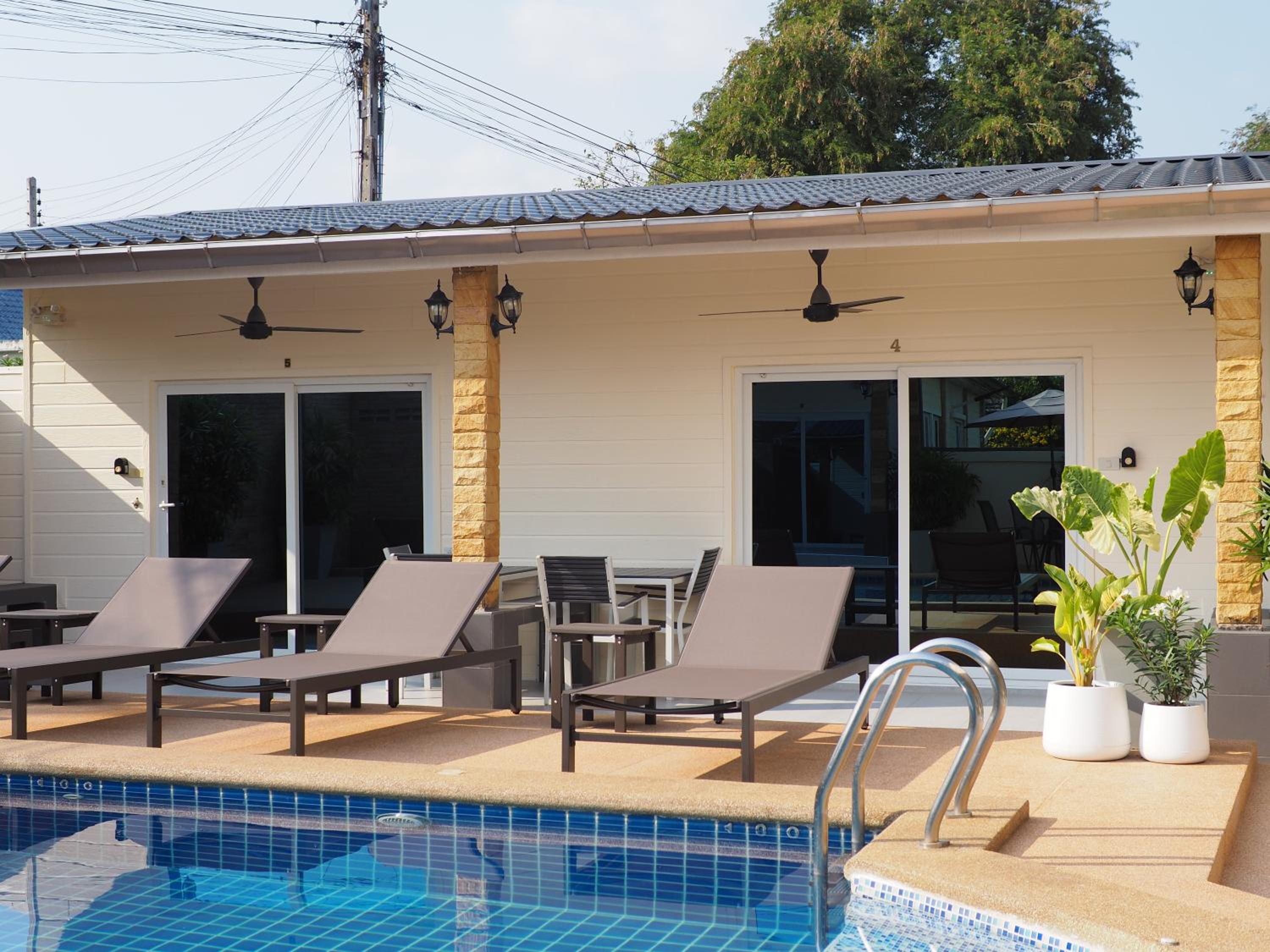 Double Room with Pool View photo 2