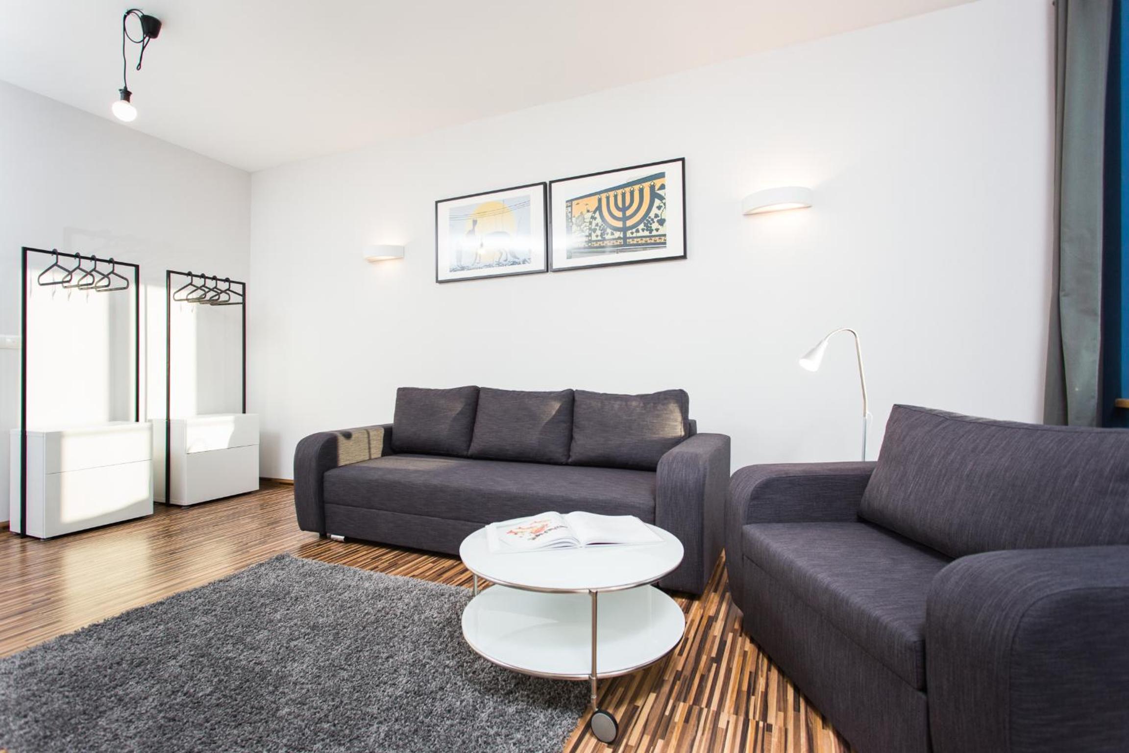 Deluxe Queen Suite