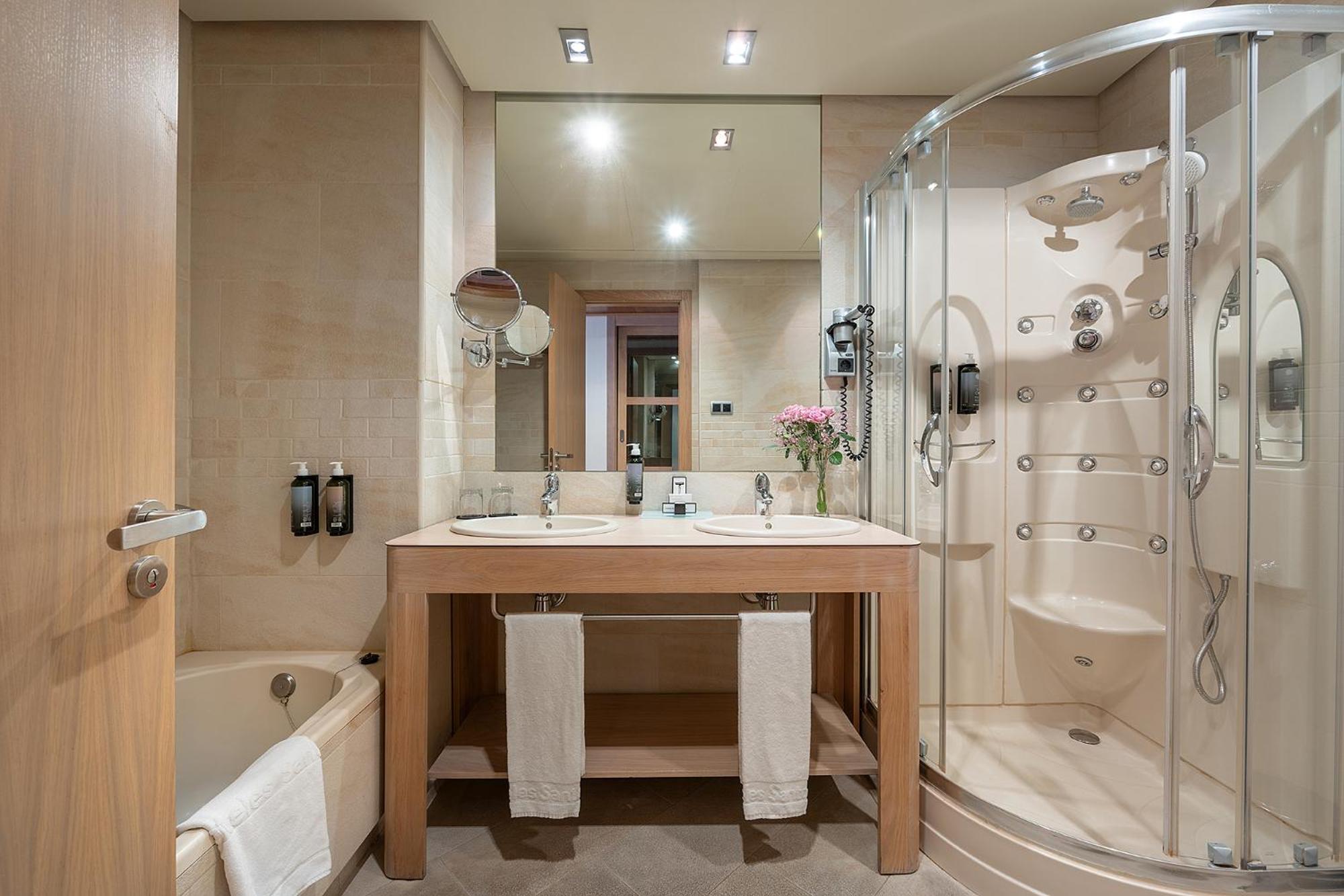 Standard Triple Room - Photo 9