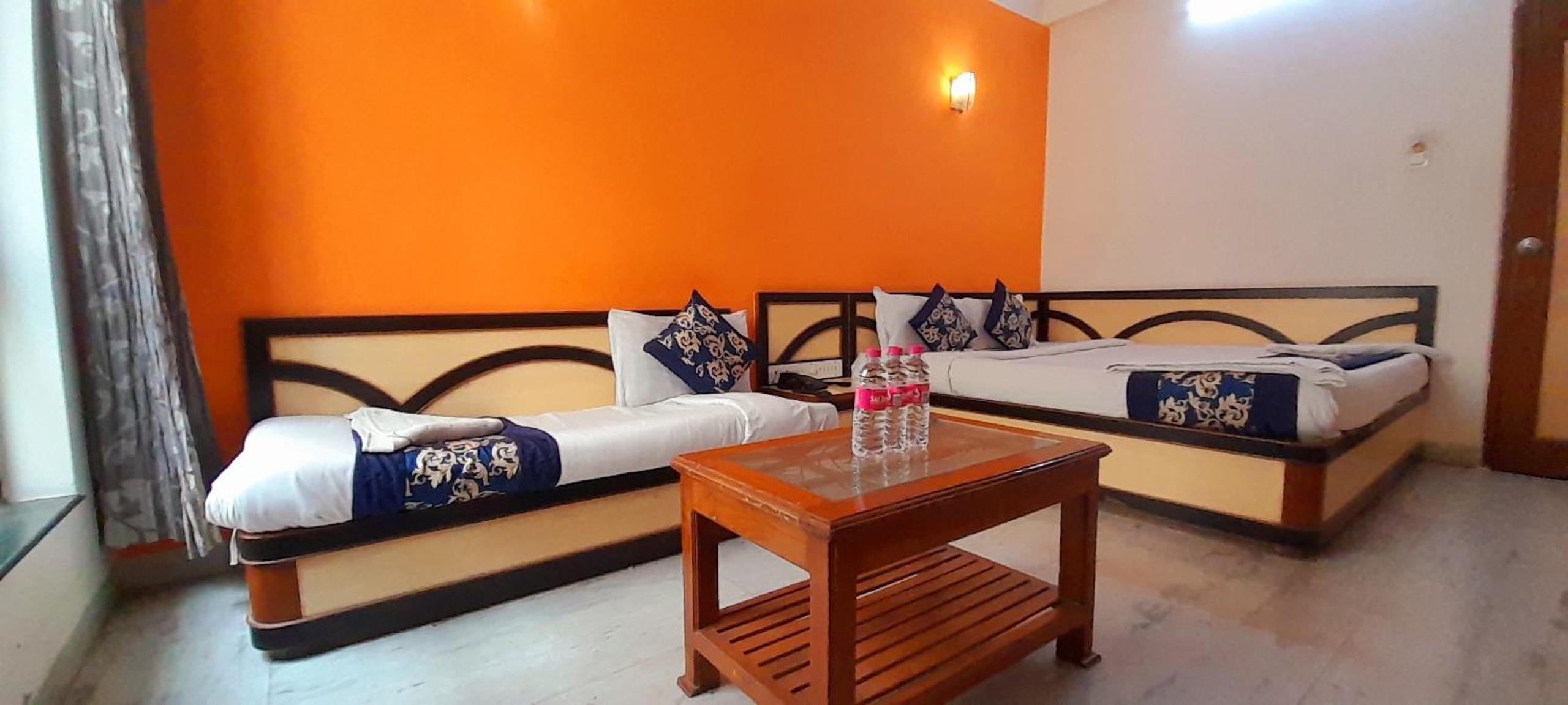 Deluxe Triple Room Newly Renovated- - Free pick and drop to Shirdi Railway Station - Photo 6