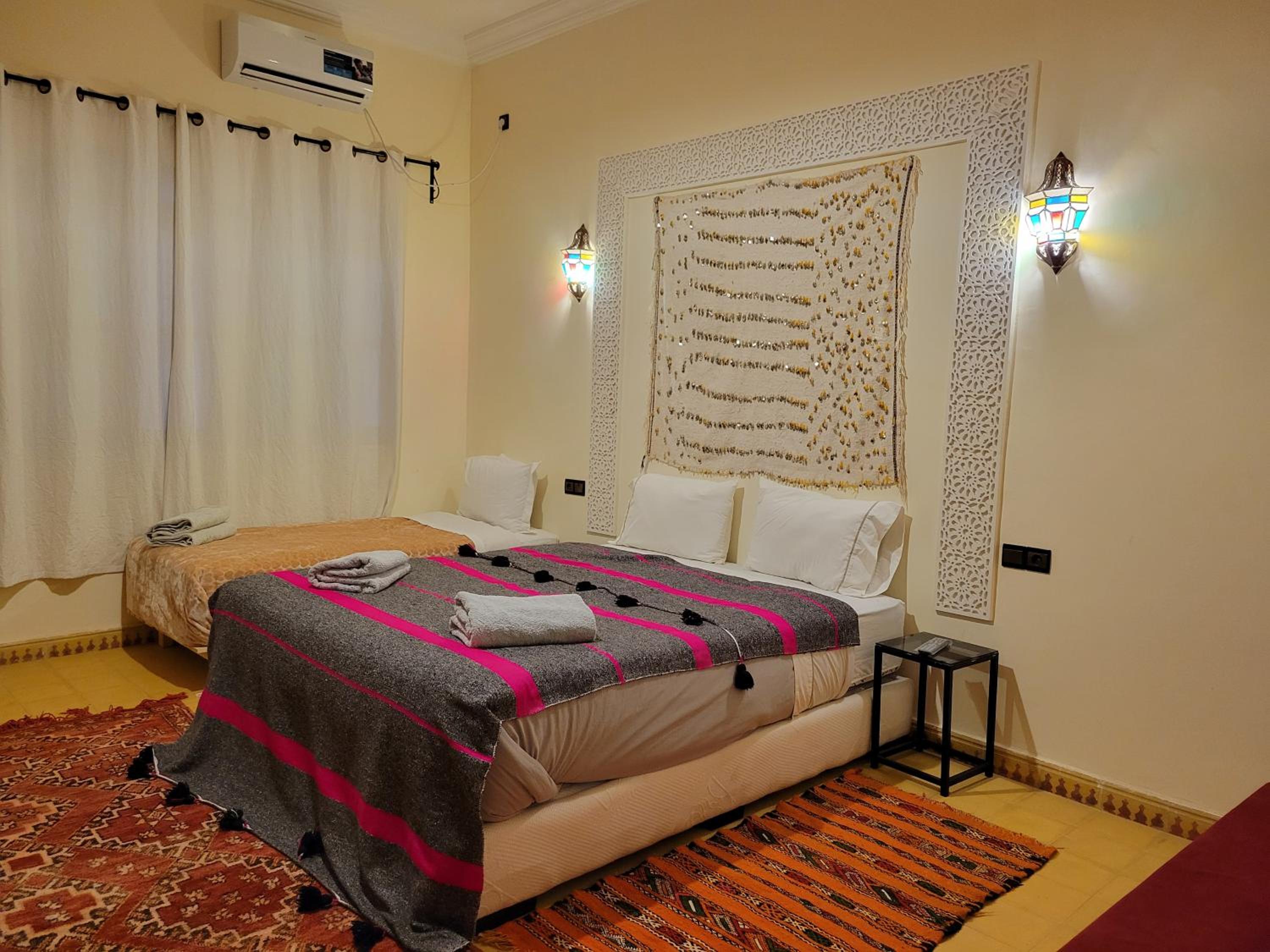 Double Room with Balcony - Photo 5