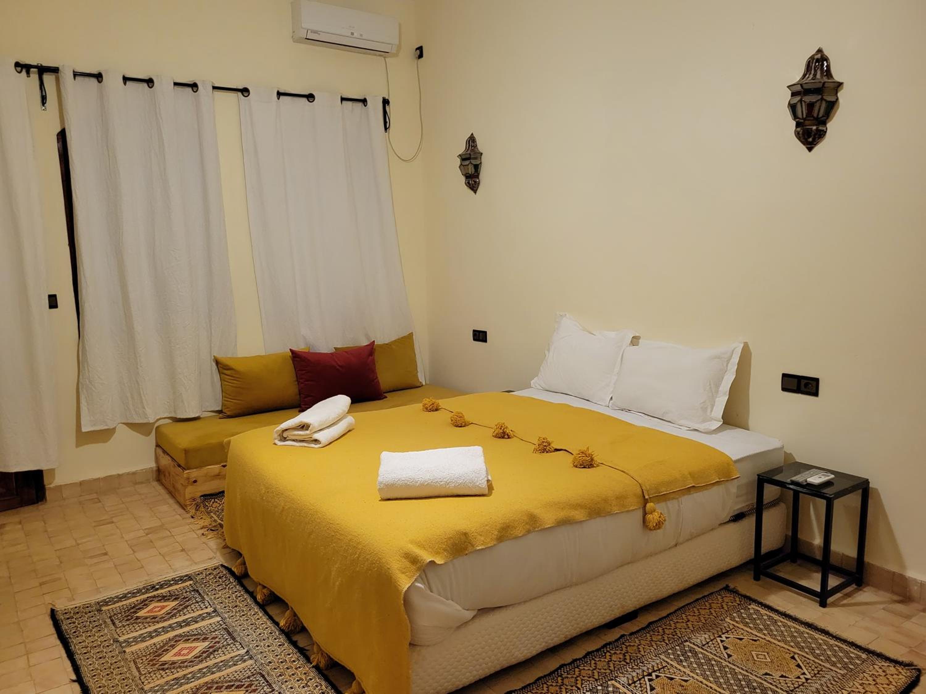 Double Room with Balcony - Photo 2