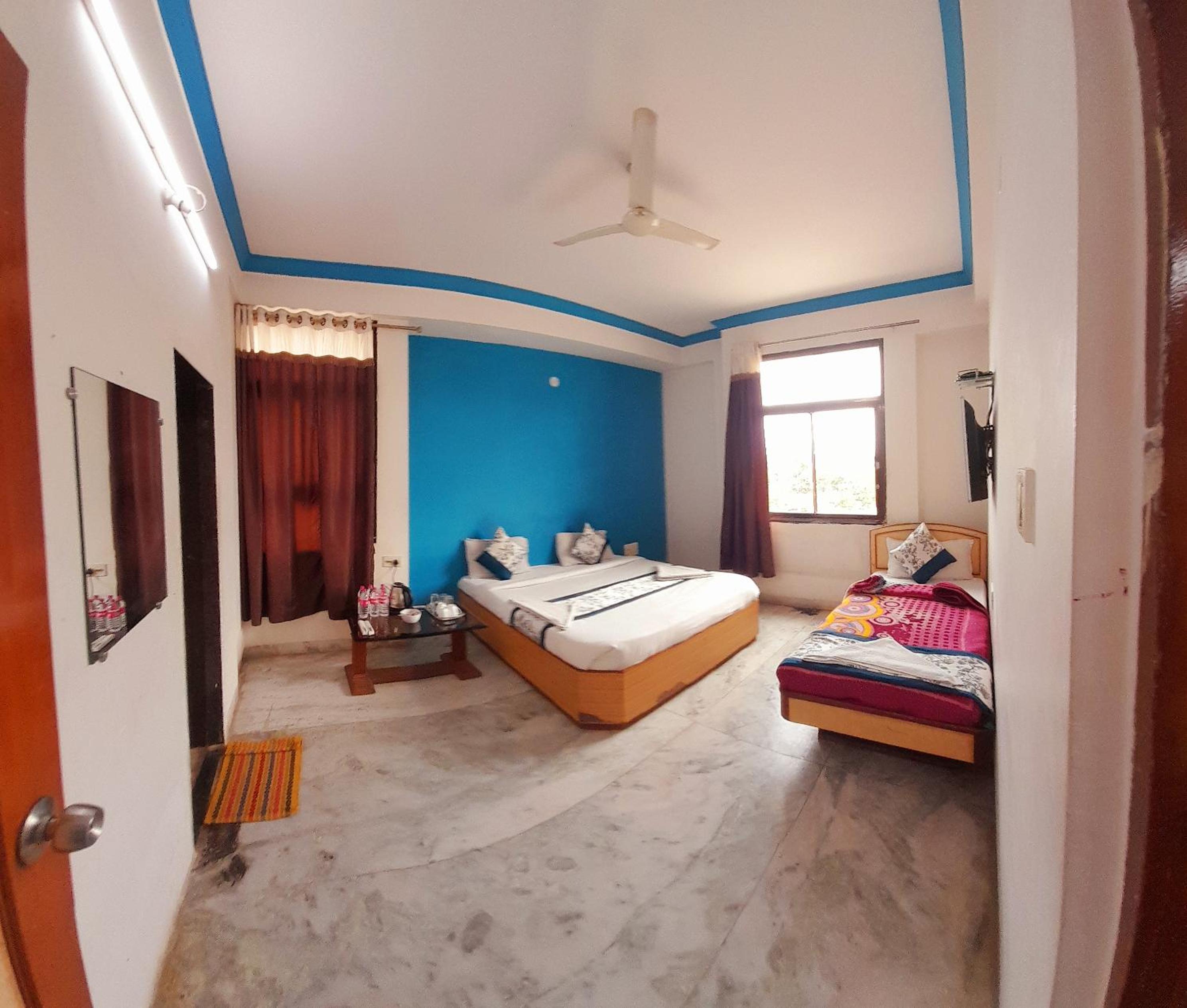 Premium Family Room - Free Pick And Drop To Shirdi Railway Station - Photo 3