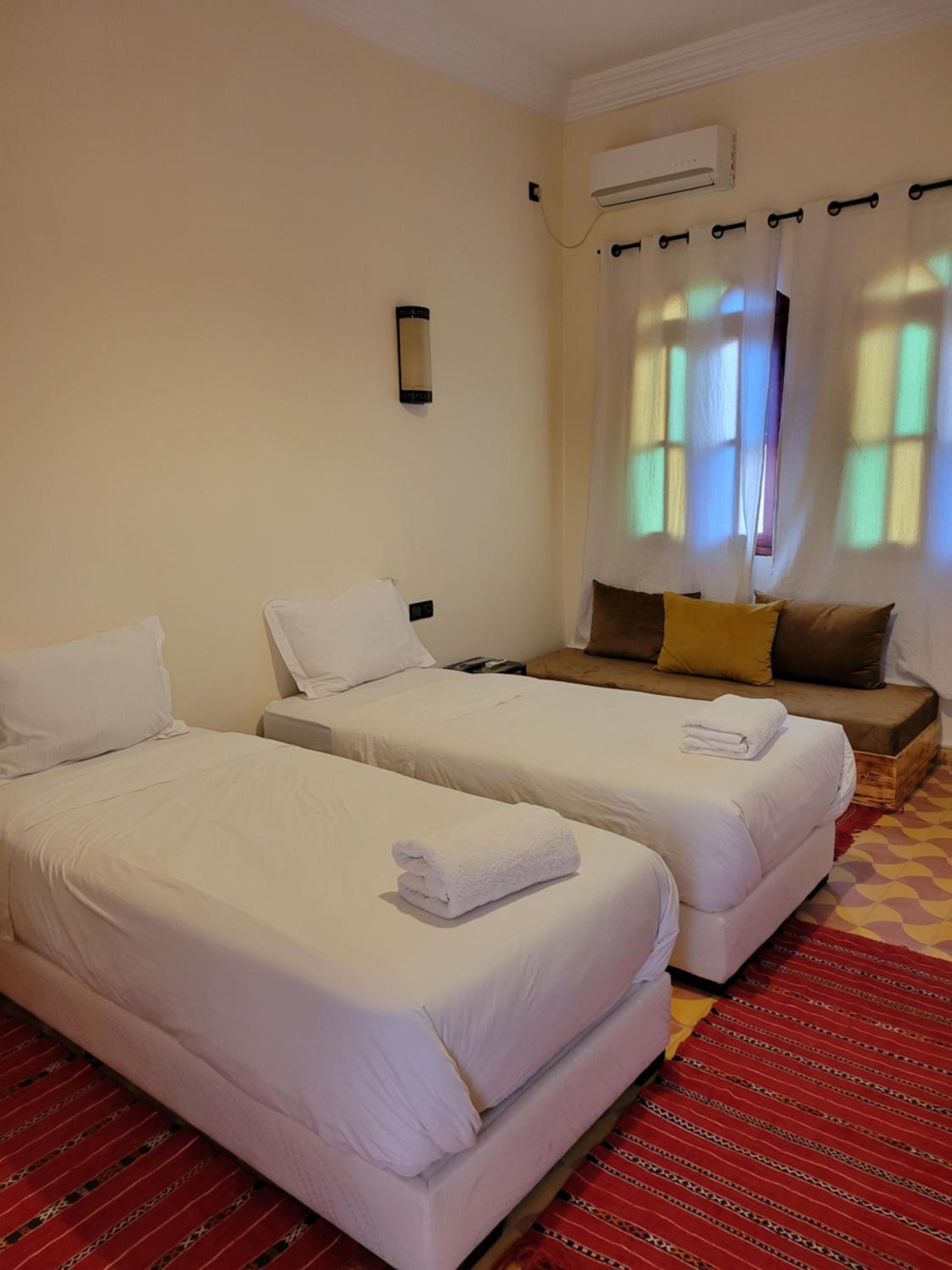Double Room with Balcony - Photo 3