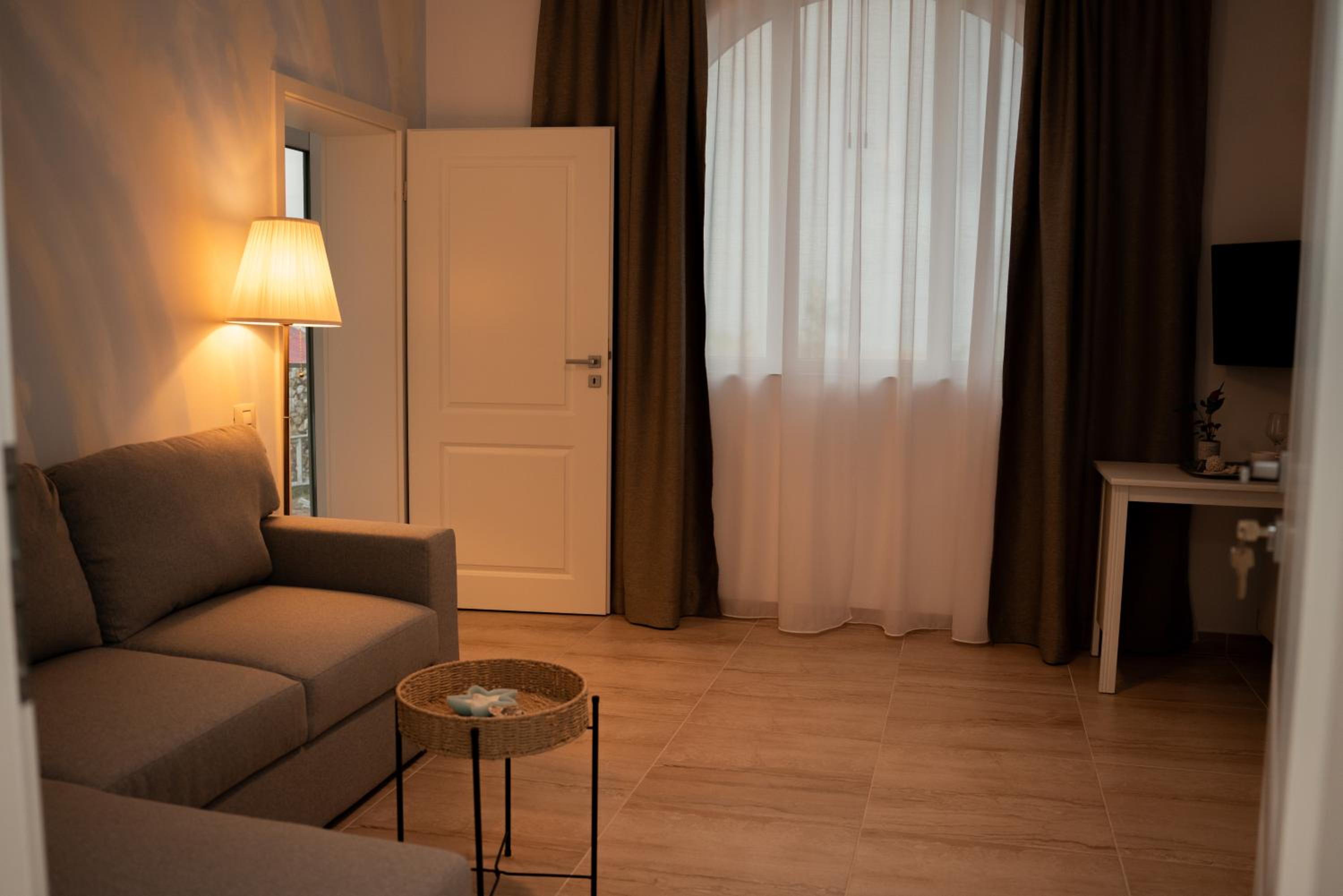 One-Bedroom Apartment with Balcony and Sea View photo 1