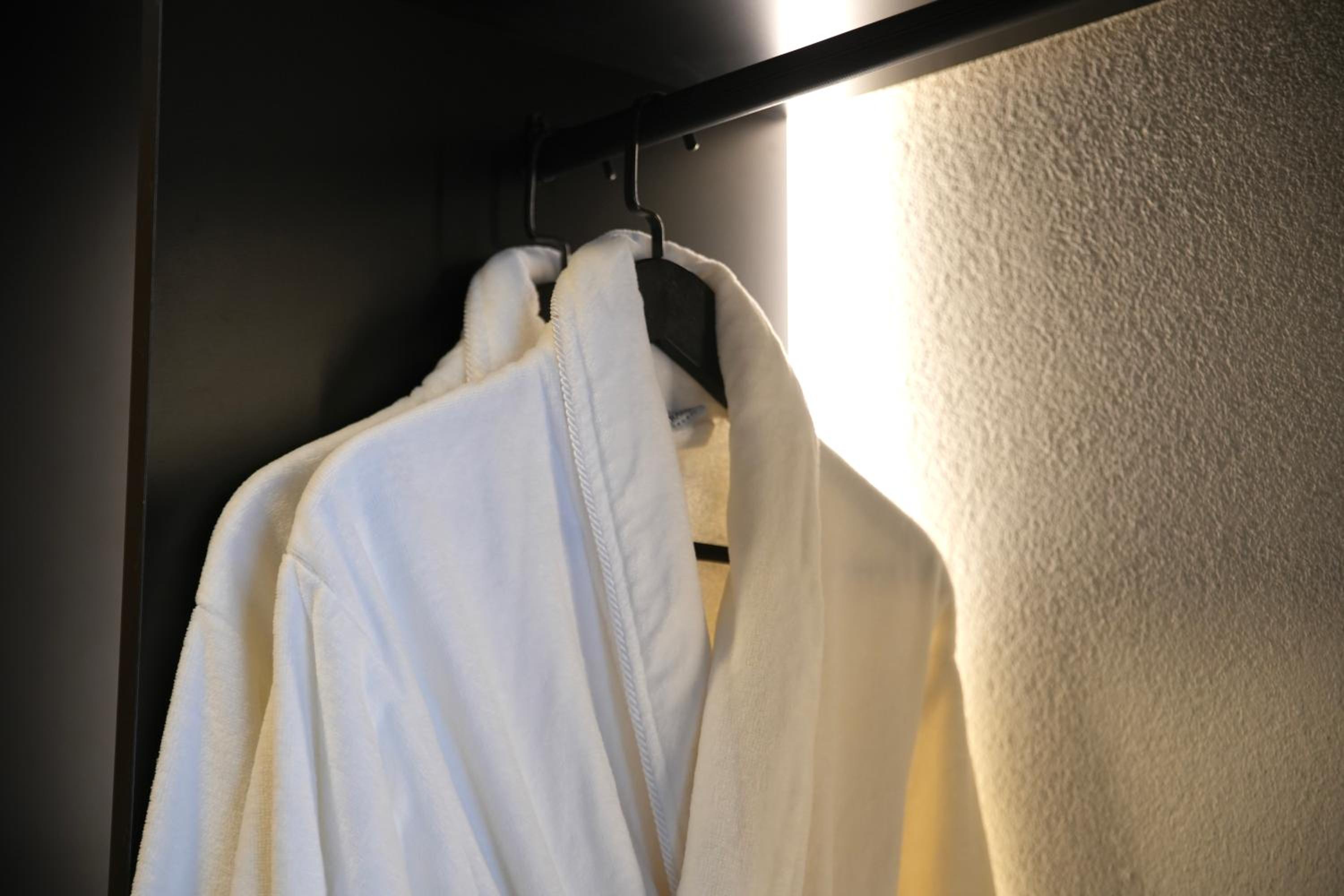 Standard Double Room - Photo 8