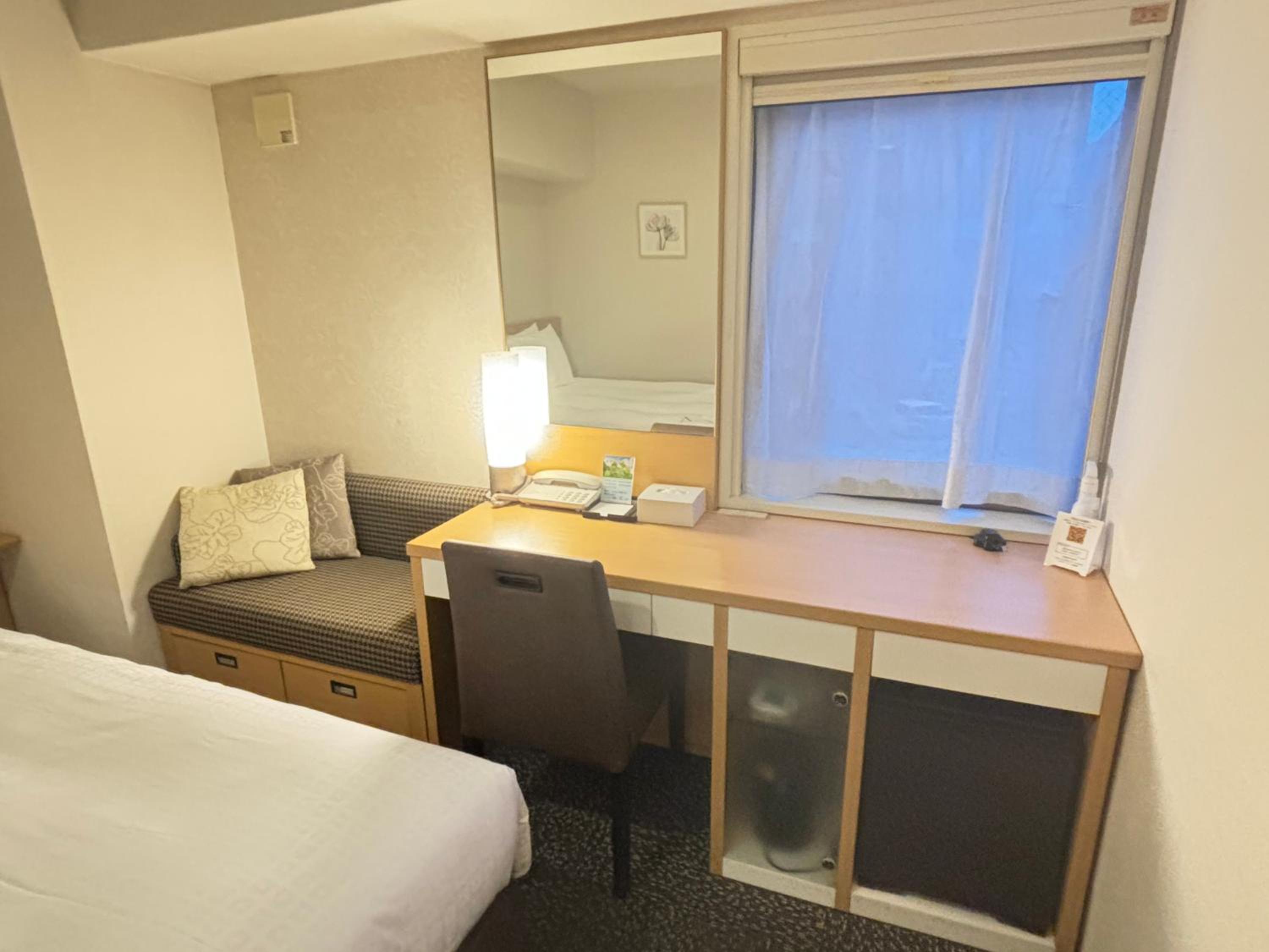 Double Room - Non-Smoking  - Photo 11