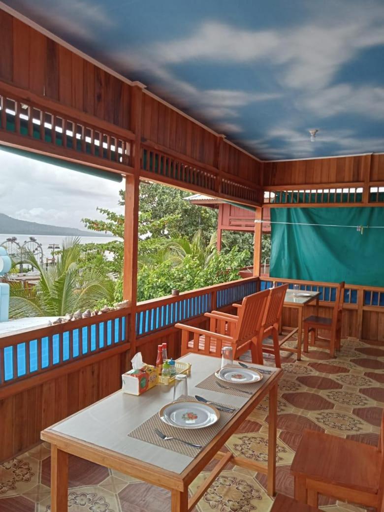 Deluxe Double Room with Sea View - Photo 13