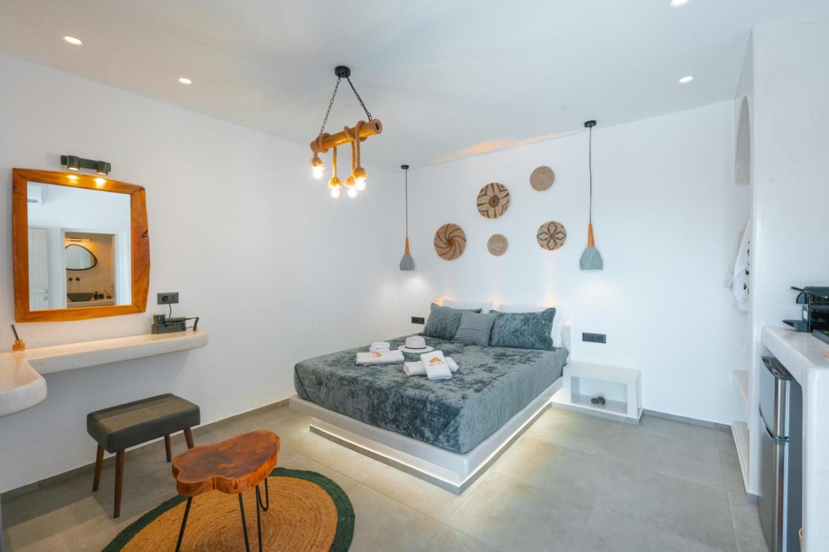 Amanda - Suite with Outdoor Hot Tub and Sea View