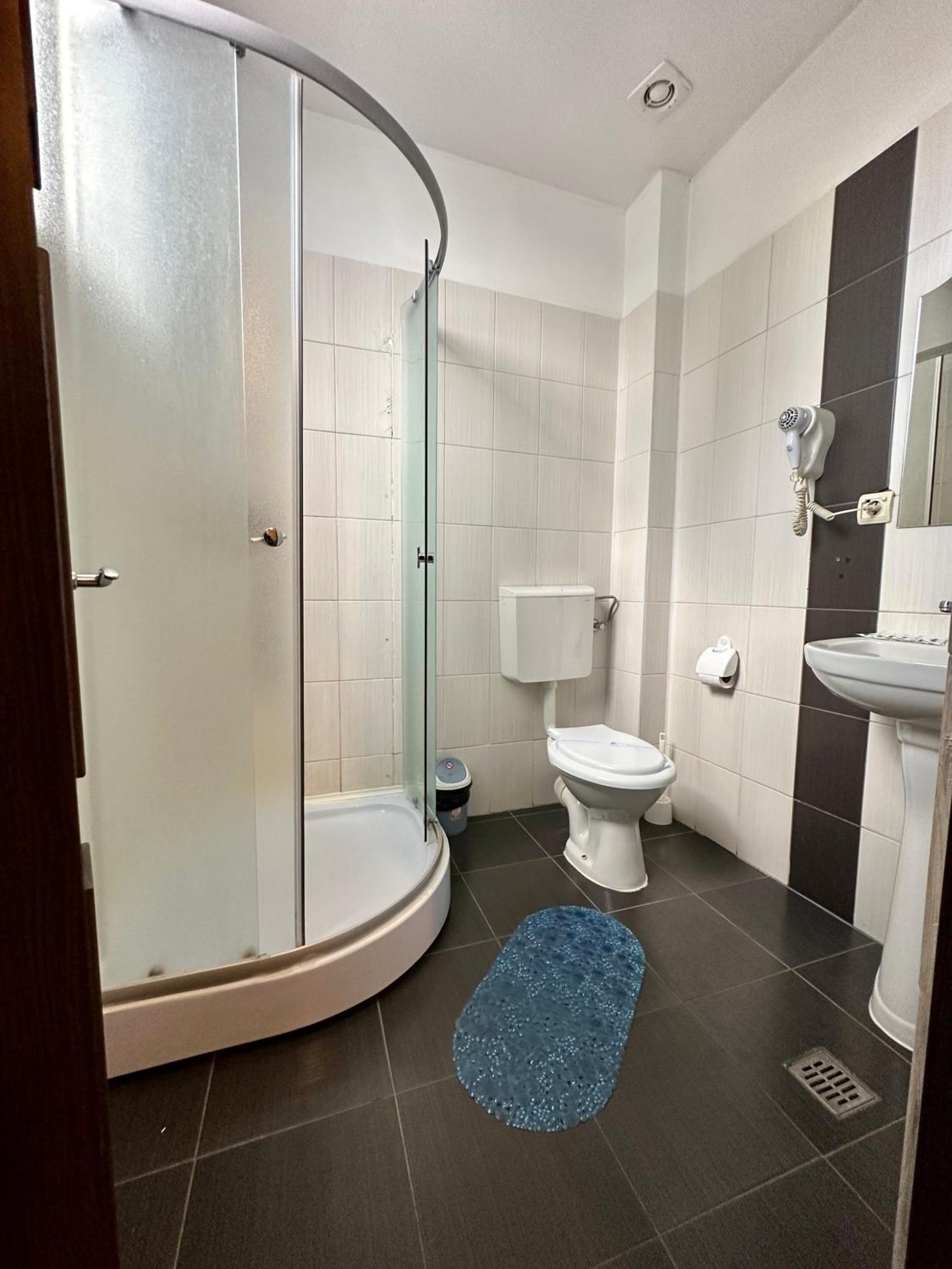 Double Room - Photo 5