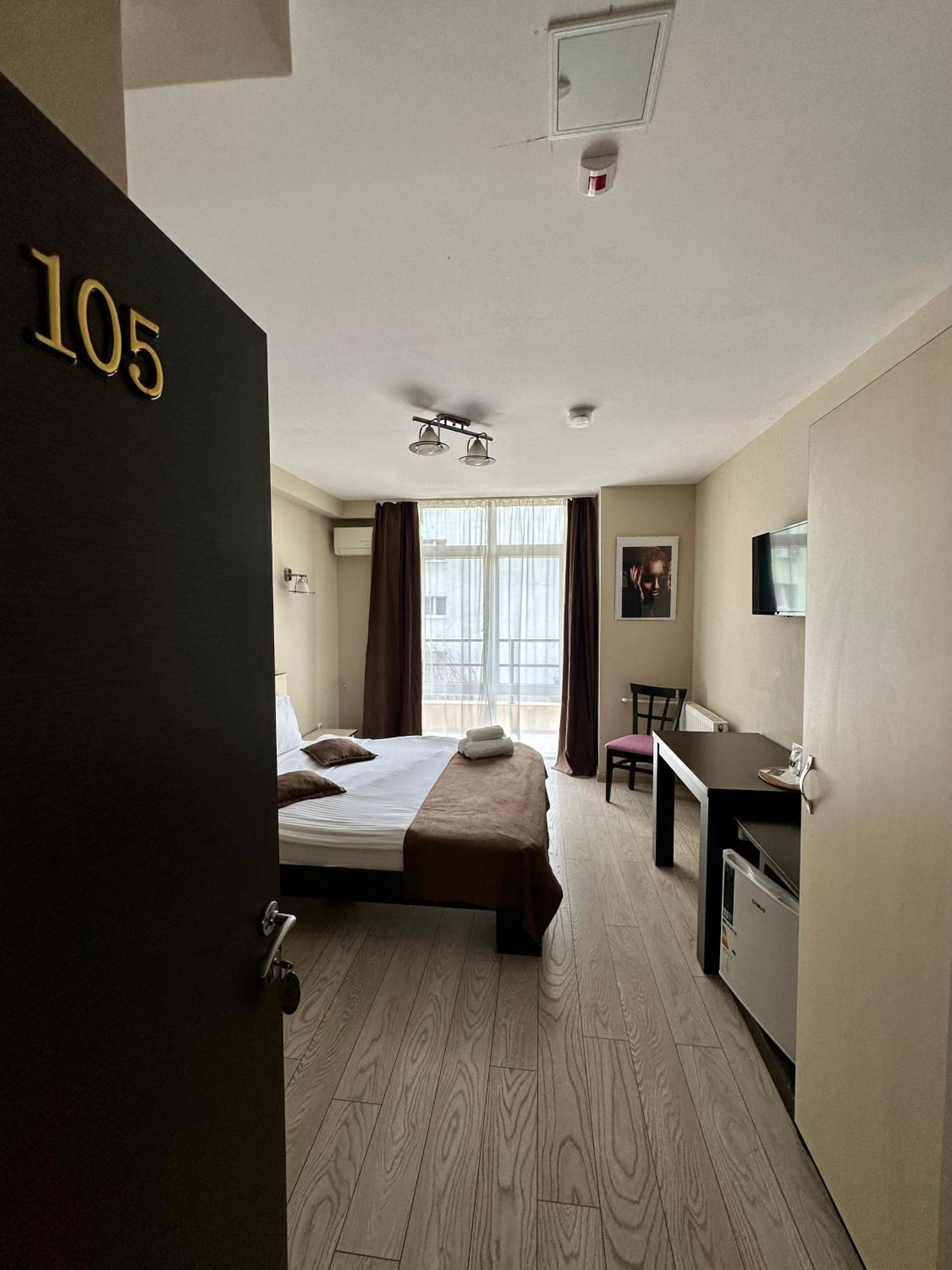Double Room - Photo 2