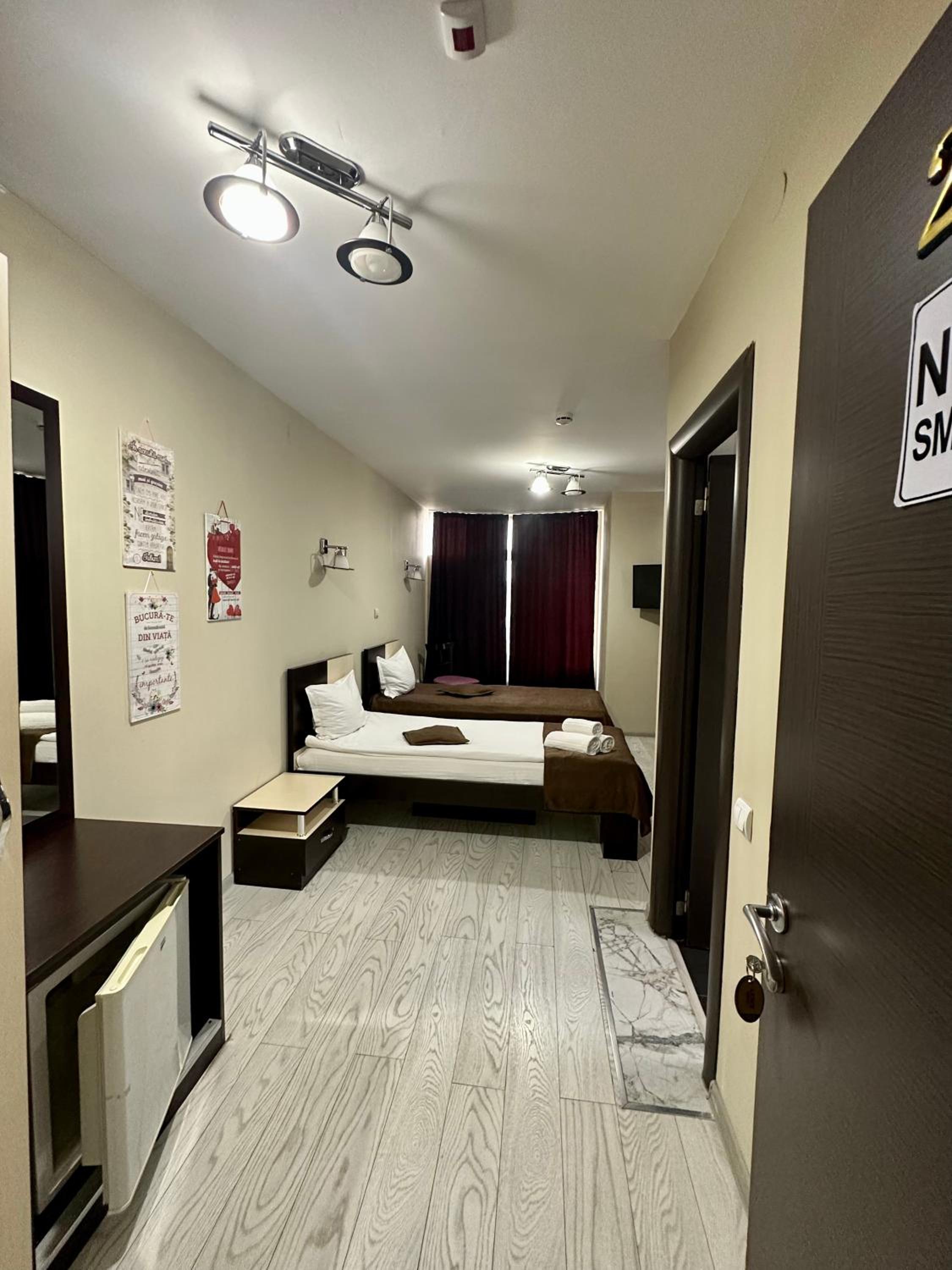 Twin Room - Photo 6