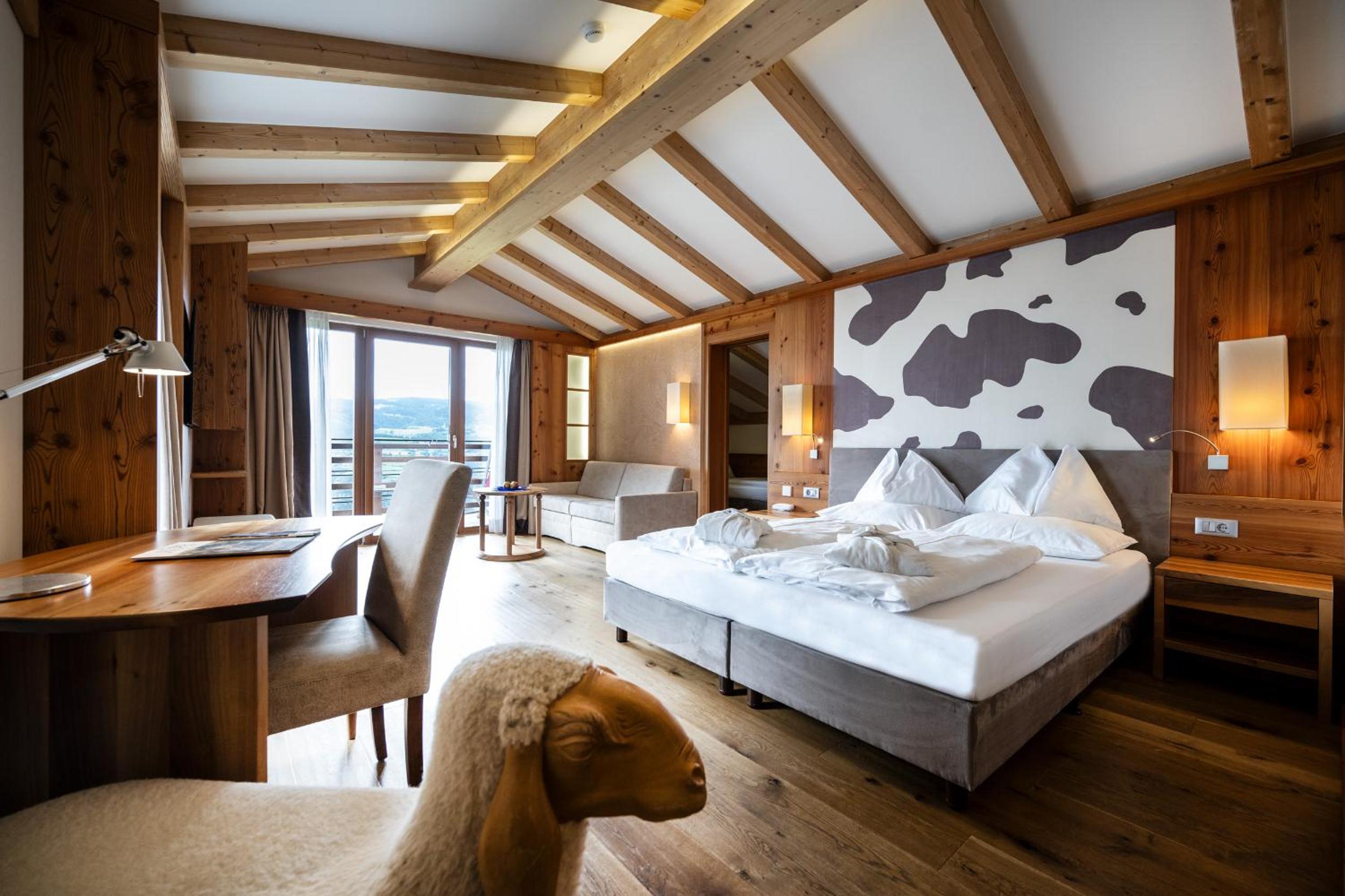 Two-Bedroom Suite with Balcony and Valley View - Photo 2