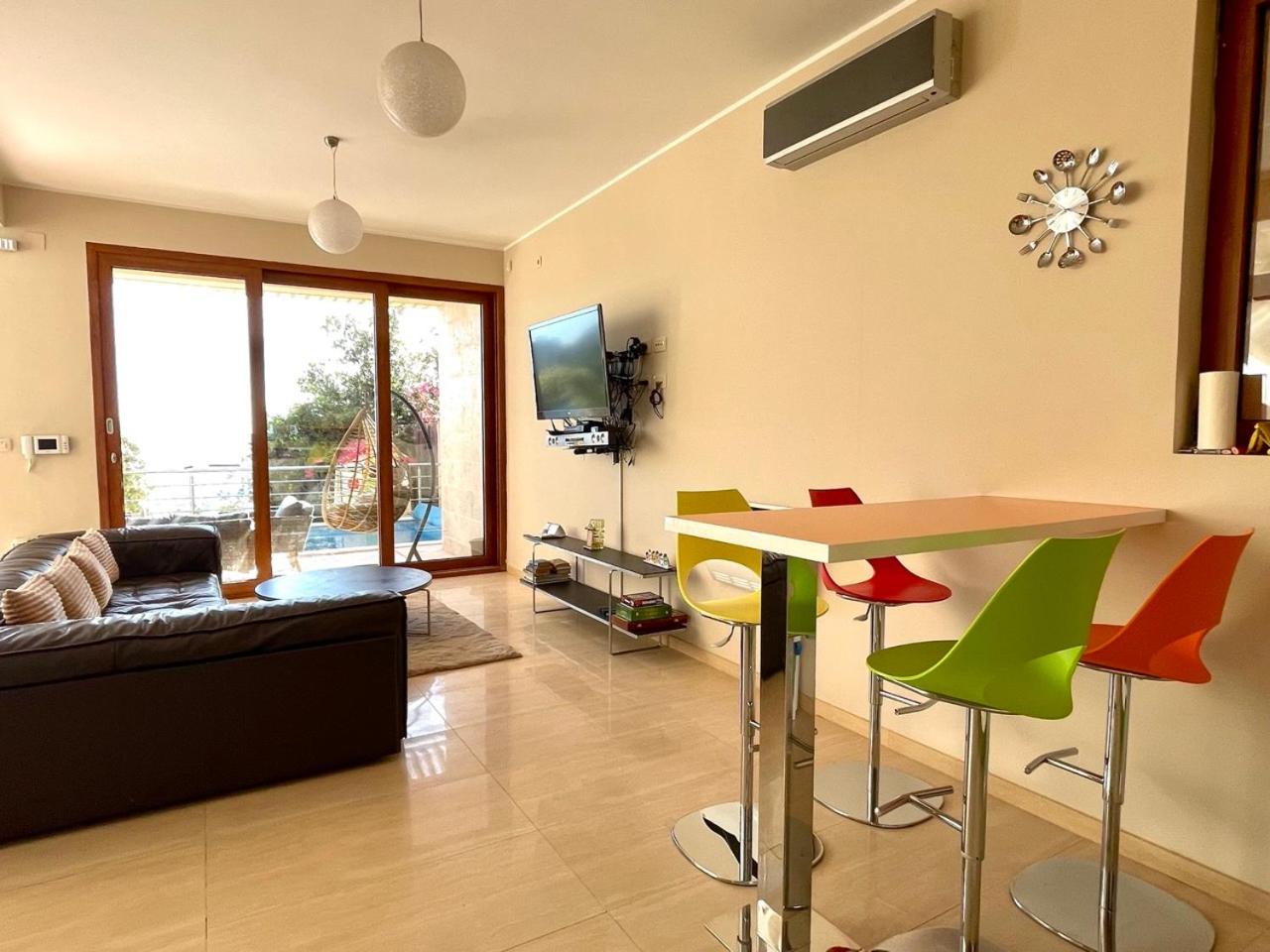 Villa photo 1
