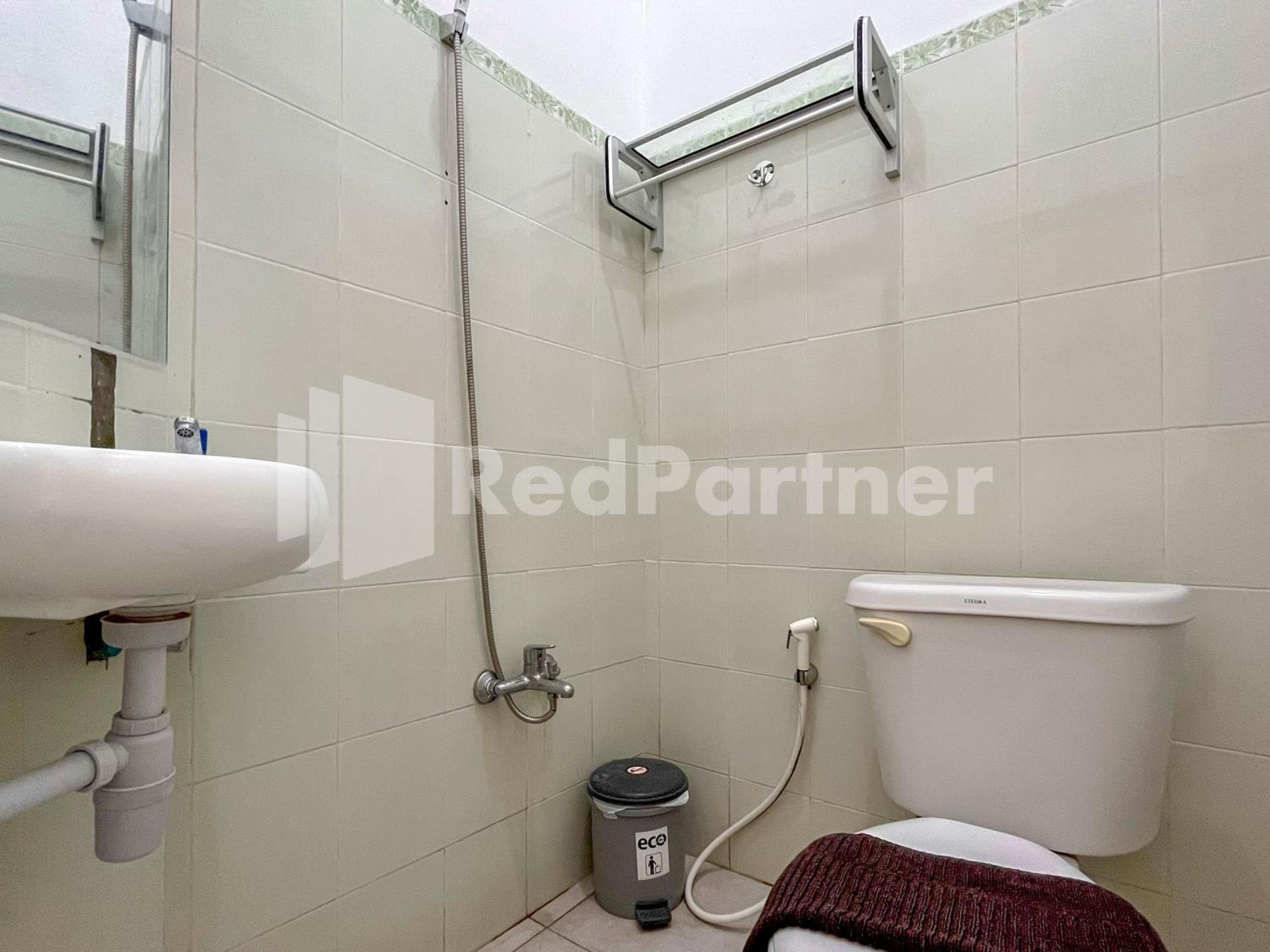 Standard Twin Room - Photo 2