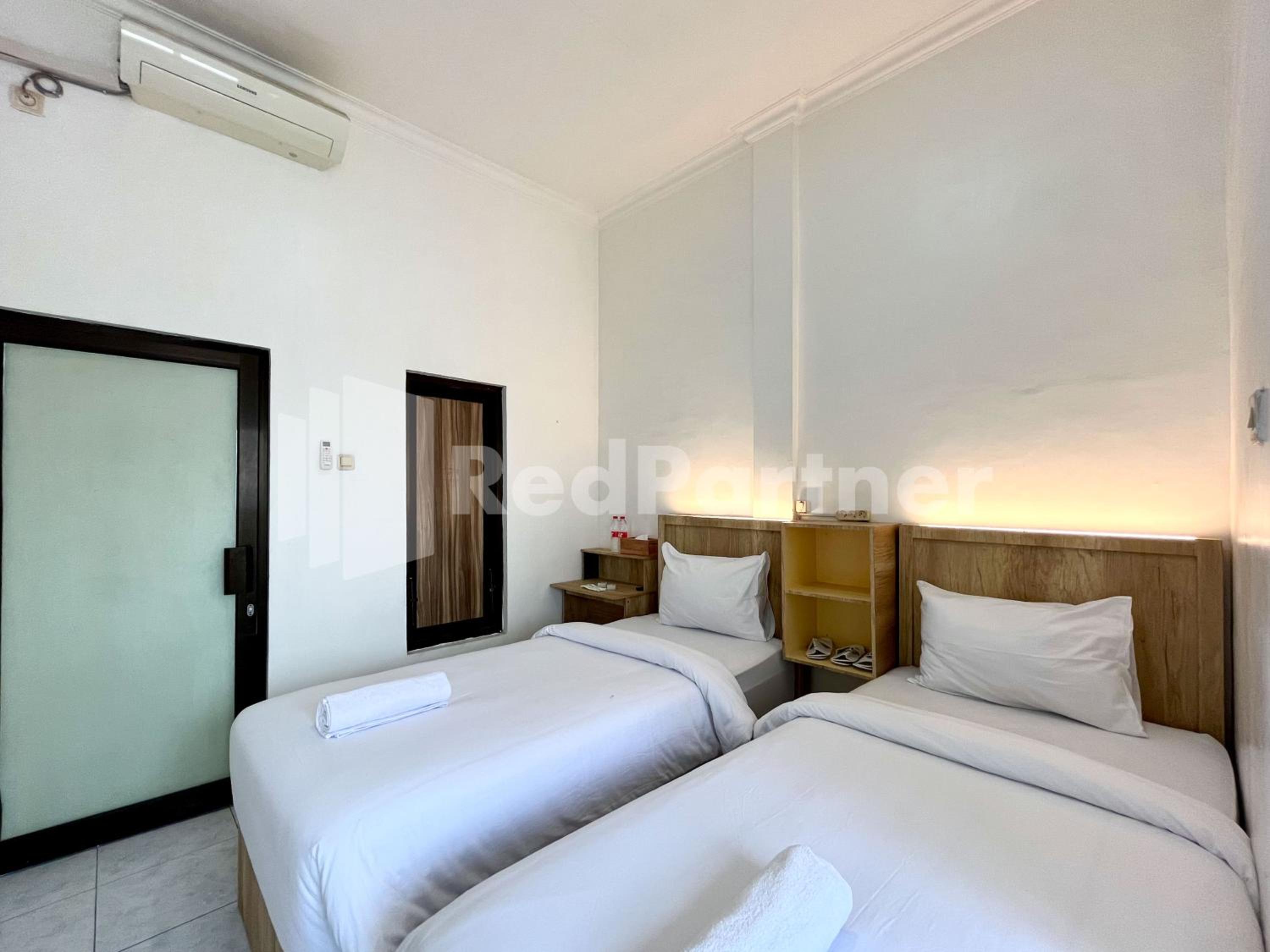 Standard Twin Room - Photo 10