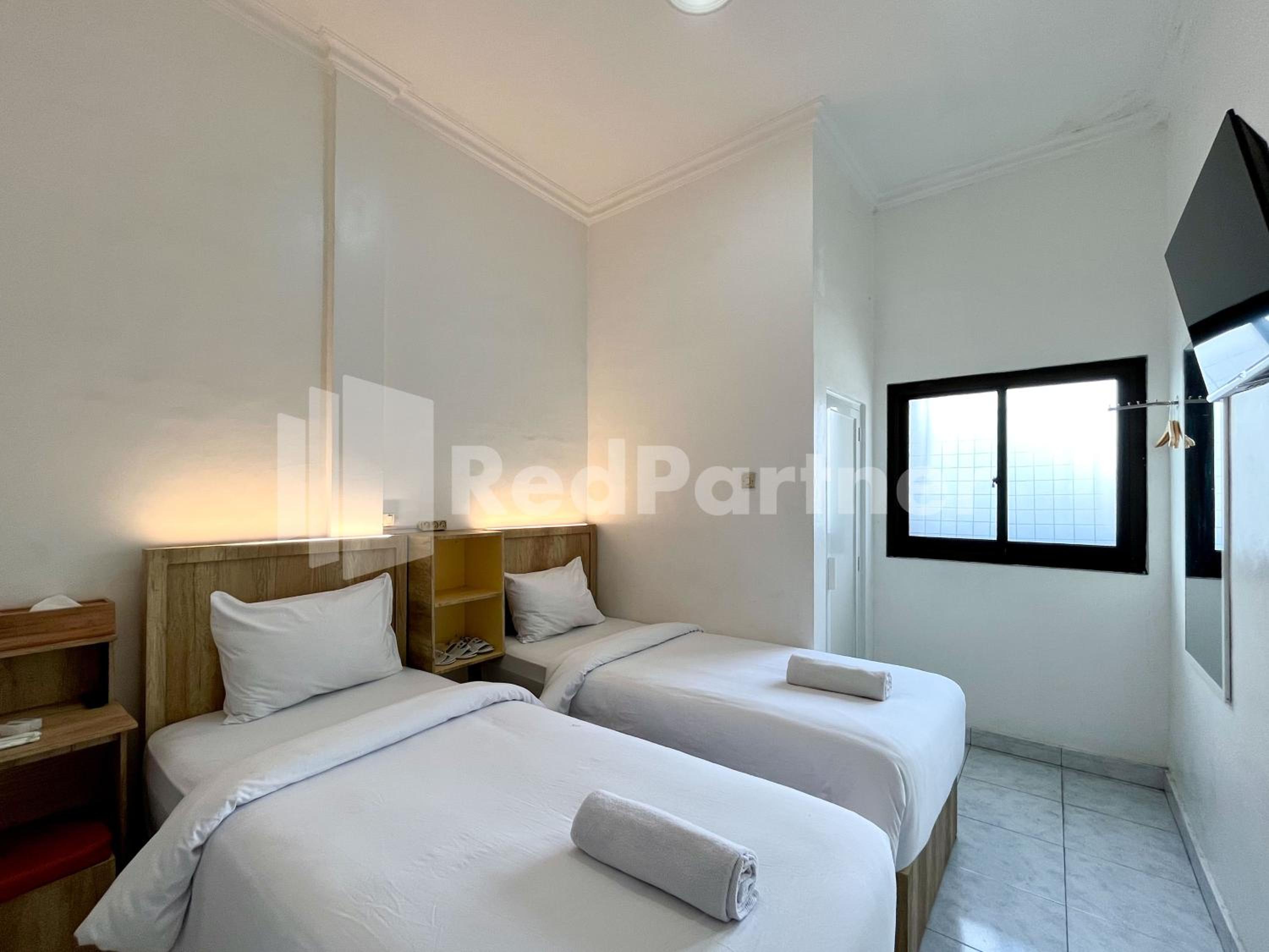 Standard Twin Room - Photo 1