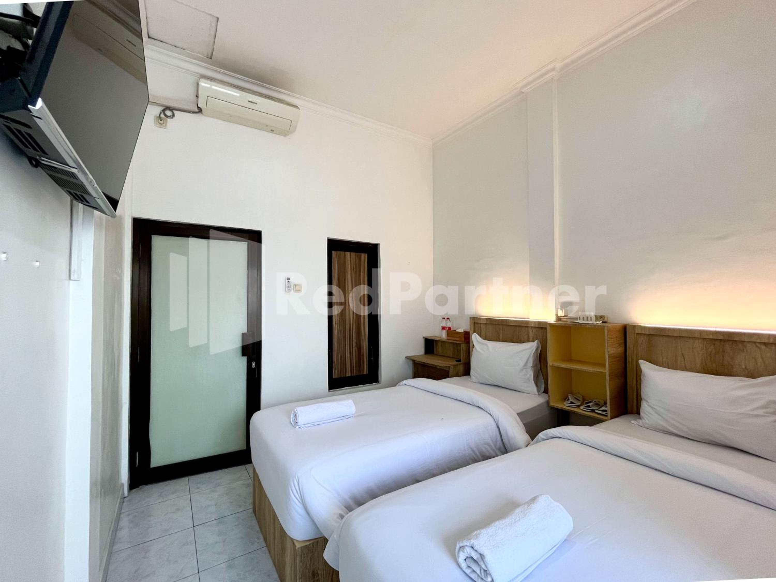 Standard Twin Room - Photo 9
