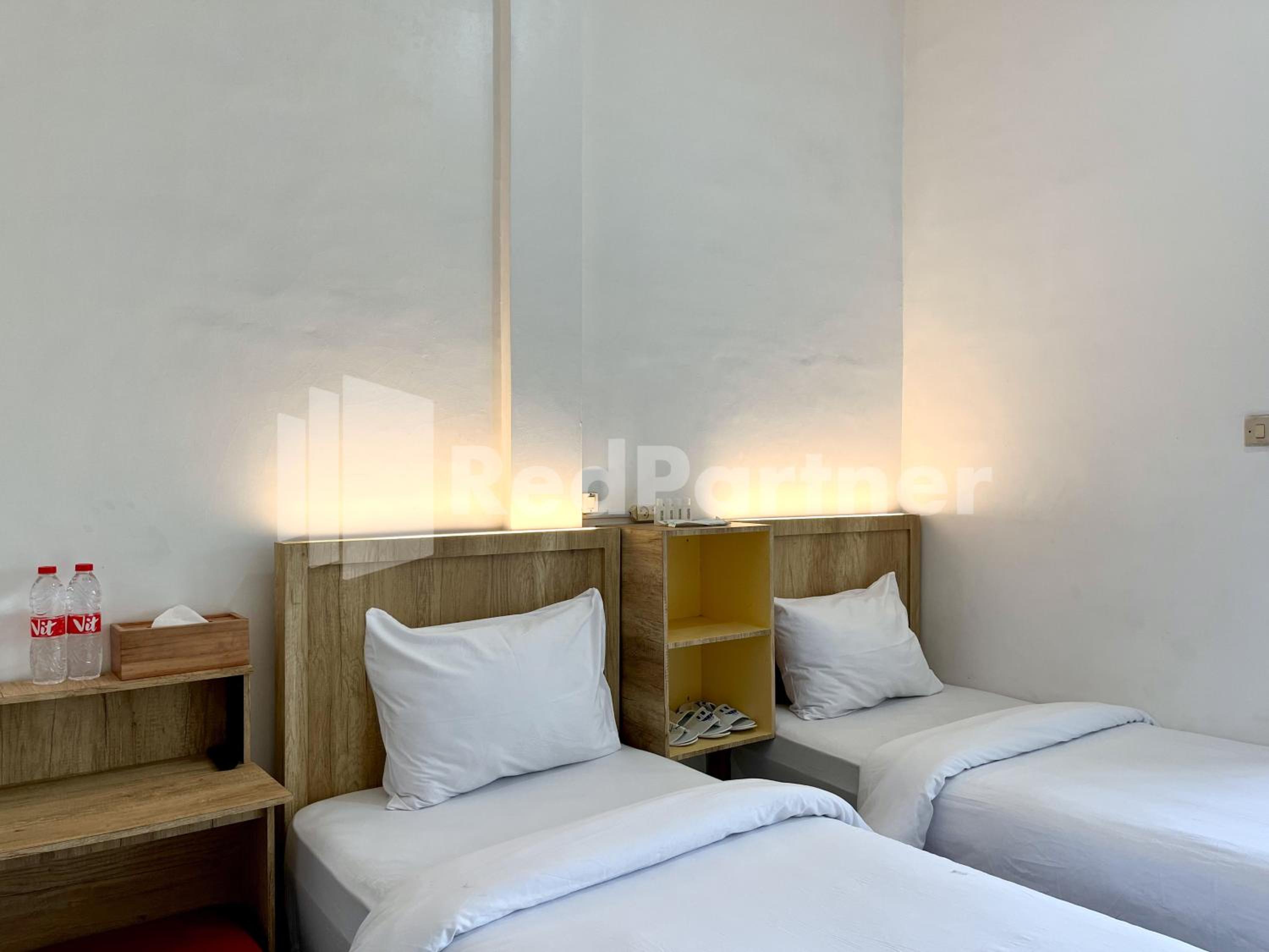 Standard Twin Room - Photo 11