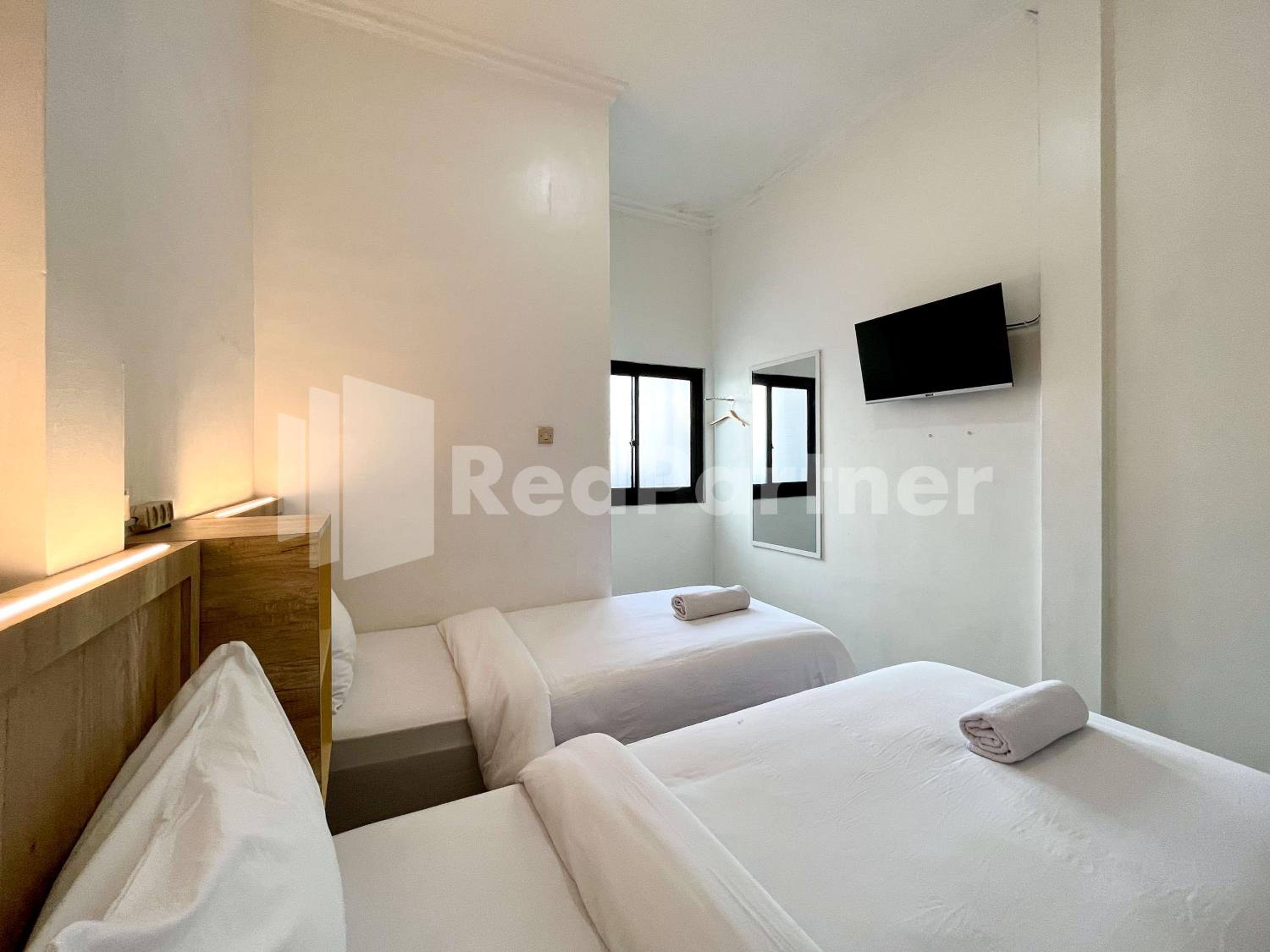 Standard Twin Room - Photo 4