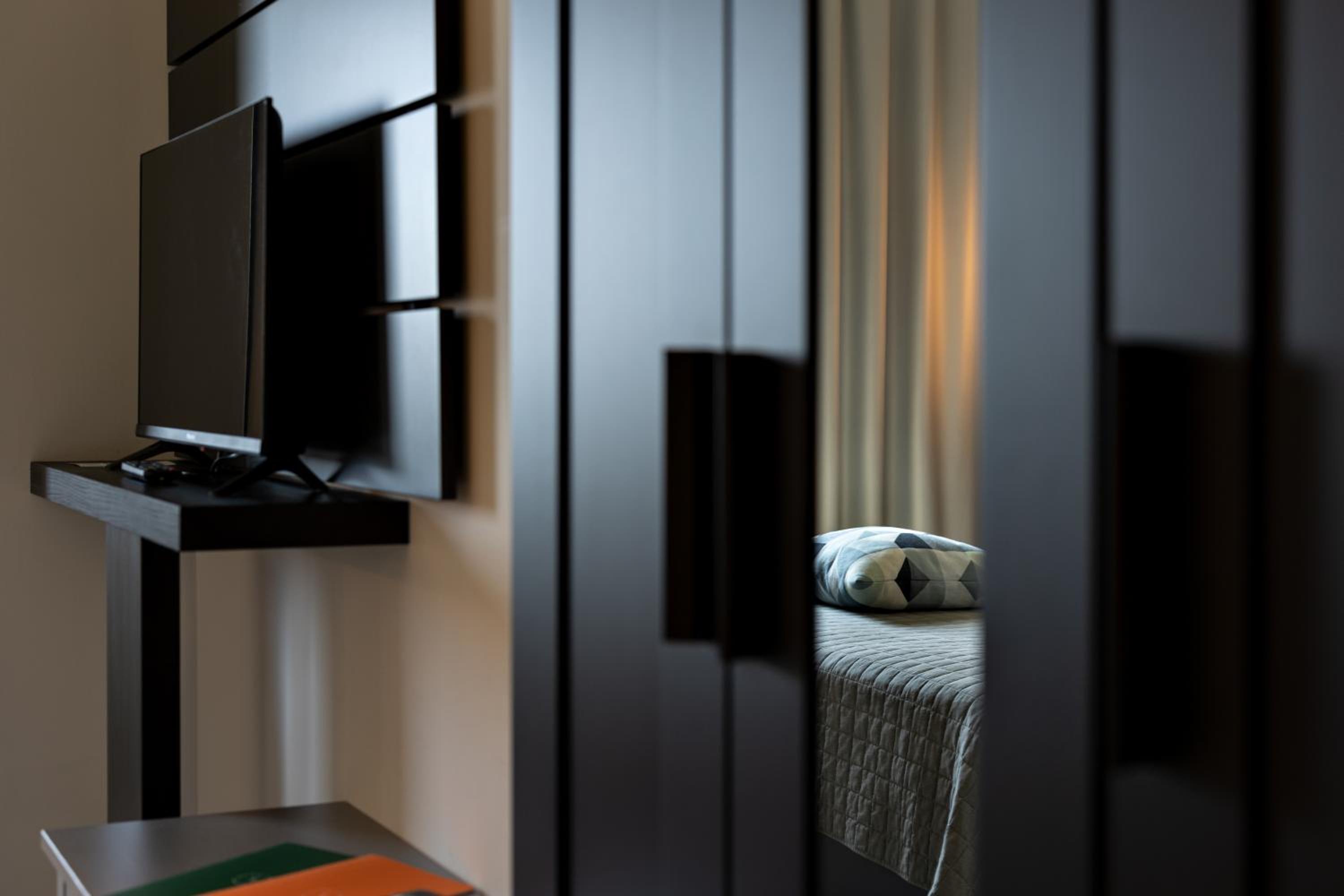 Deluxe Double Room with Sea View - Photo 9